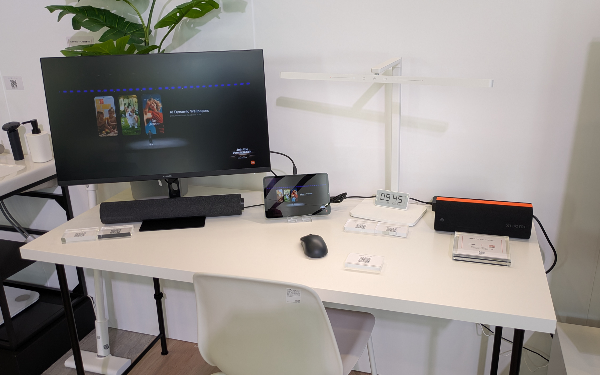 シャオミの新製品がずらりと並び、どれも実際に触れられる