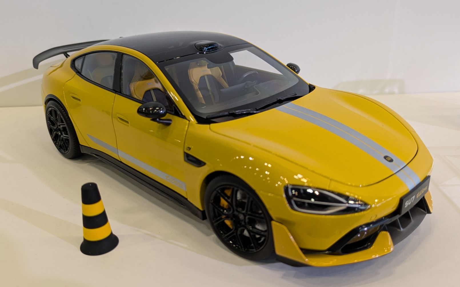 SU7 Ultraのダイキャストカー