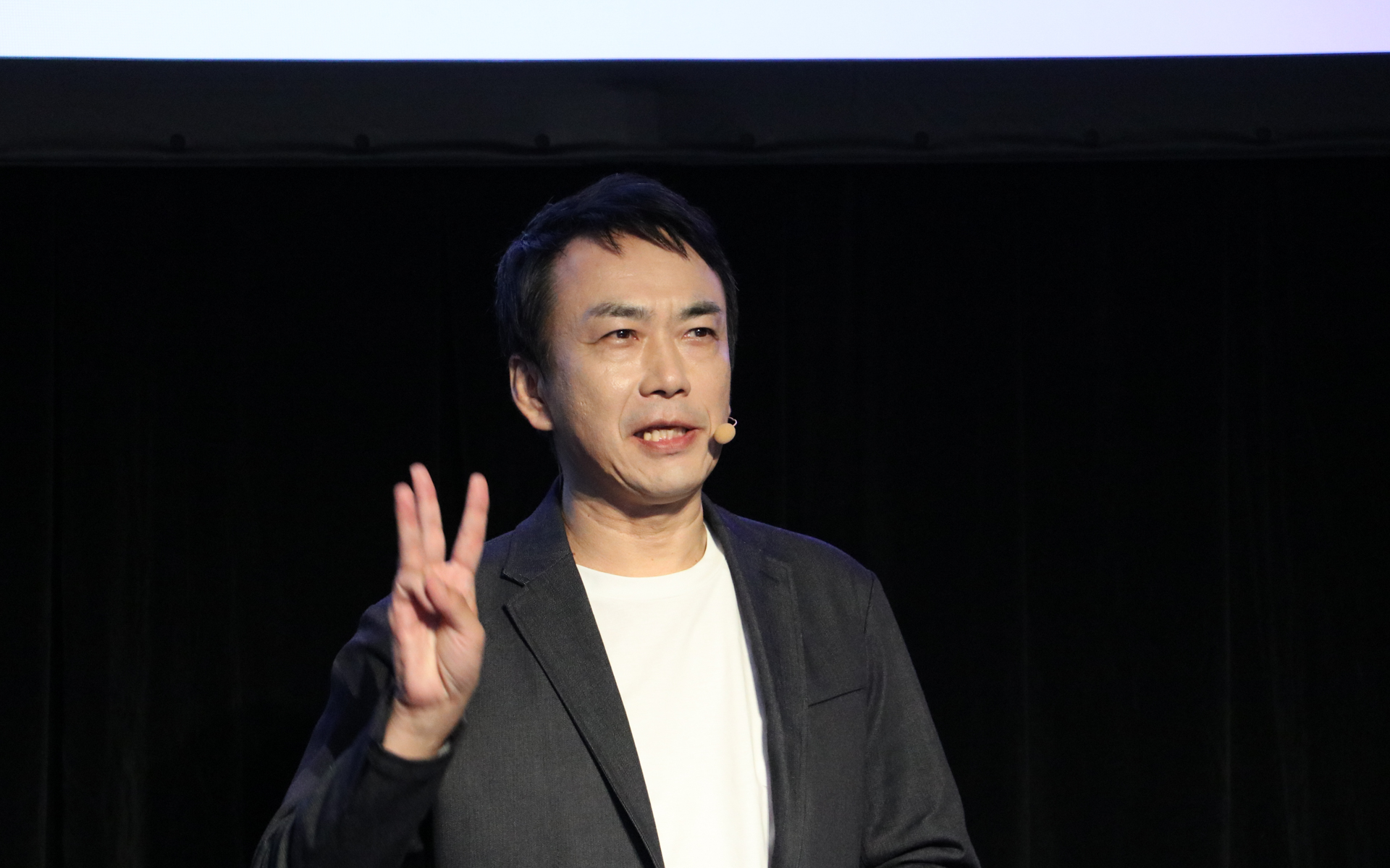 新OSハイパーOS3を紹介するシャオミジャパン プロダクトプランニング部 本部長 安達晃彦氏