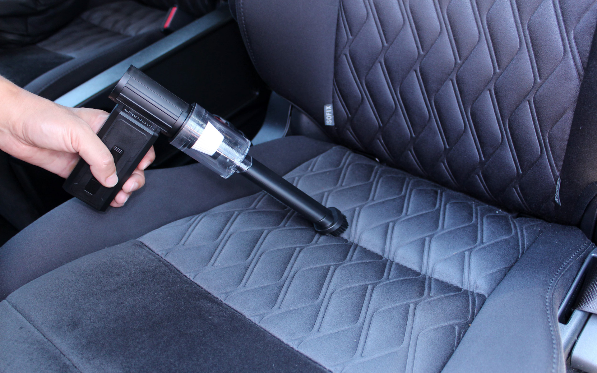 内装の隙間にたまったホコリ掃除に最適