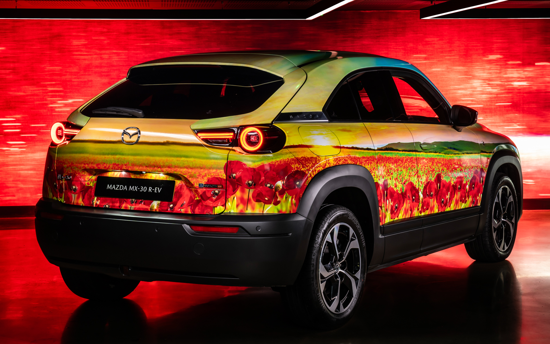 2024年11月にミッション・モータースポーツと共同製作した「MX-30 R-EV ポピーカー」