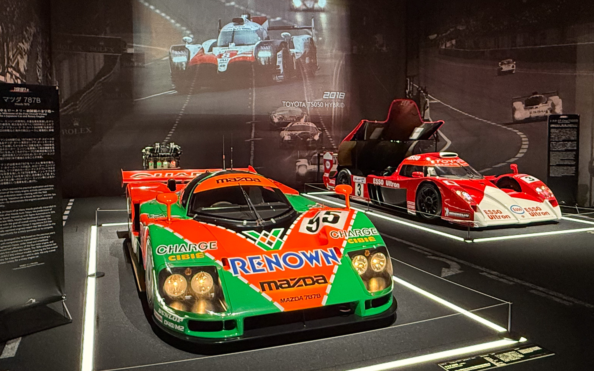 富士モータースポーツミュージアムに展示されている1999年型のTS020（奥）。ル・マン24時間の成績は2位だった。手前はル・マン24時間レースを日本車として初優勝したマツダ 787B