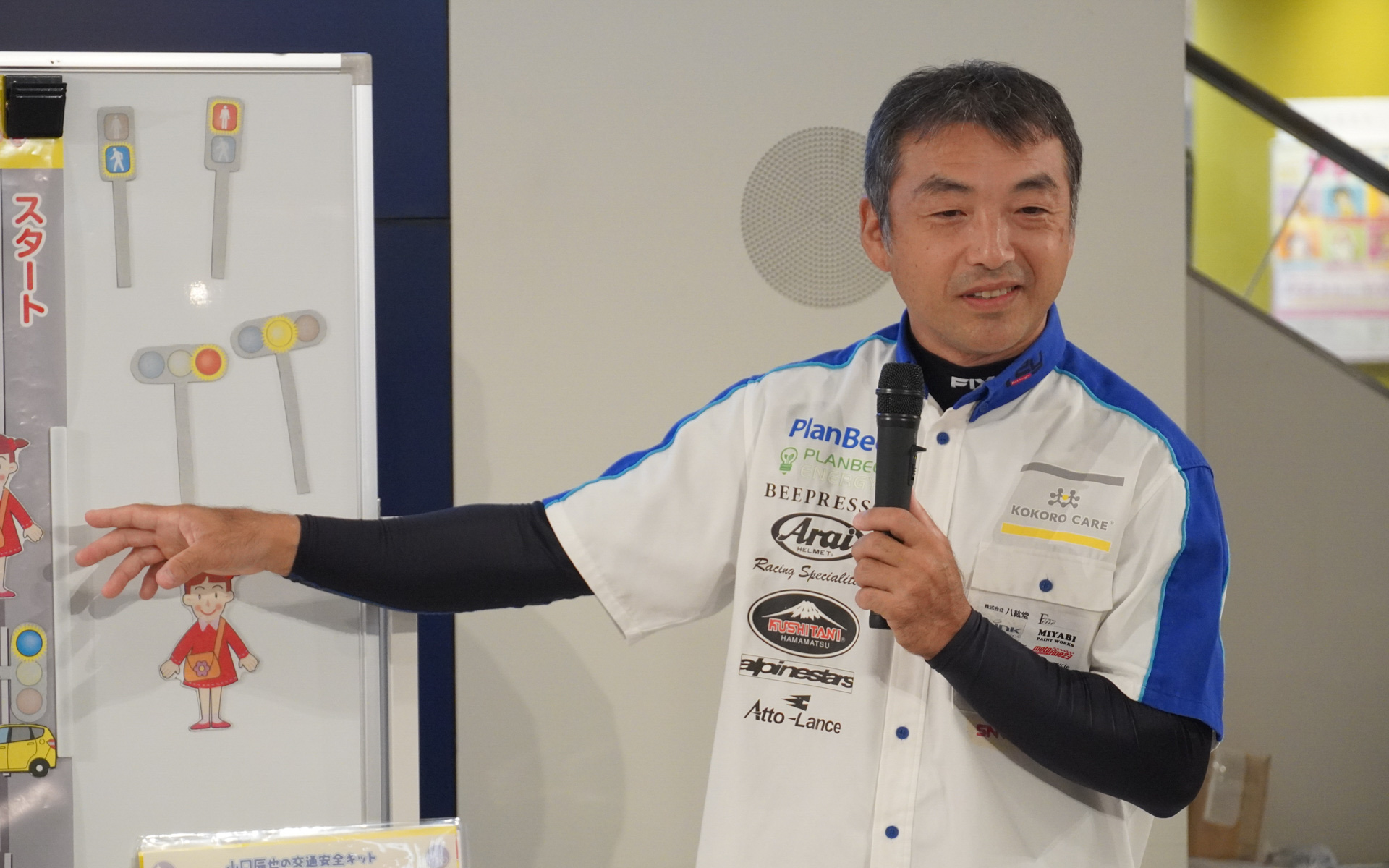 ファミリー交通安全教室の講師はプロライダーの山口辰也氏