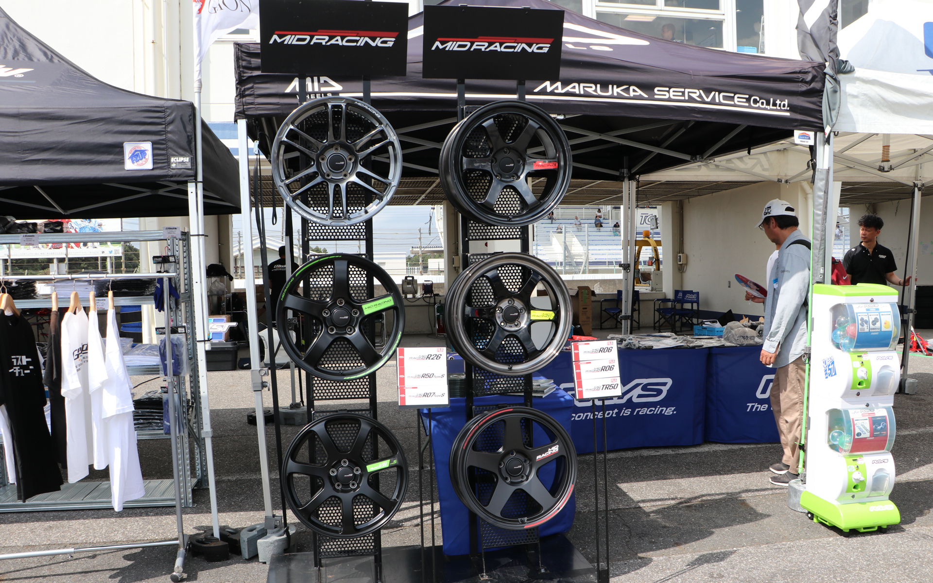 レイズのブースでは、レイズホイールやマルカサービスの新作ホイールなどを展示