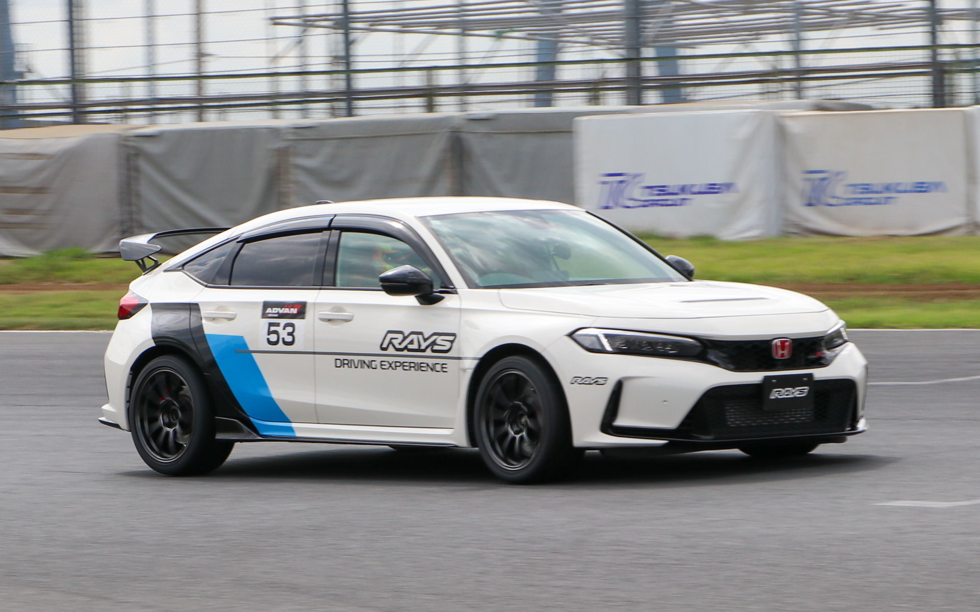 シビックTYPE R×ボルクレーシング「ZE40」、ドライバーは山野選手