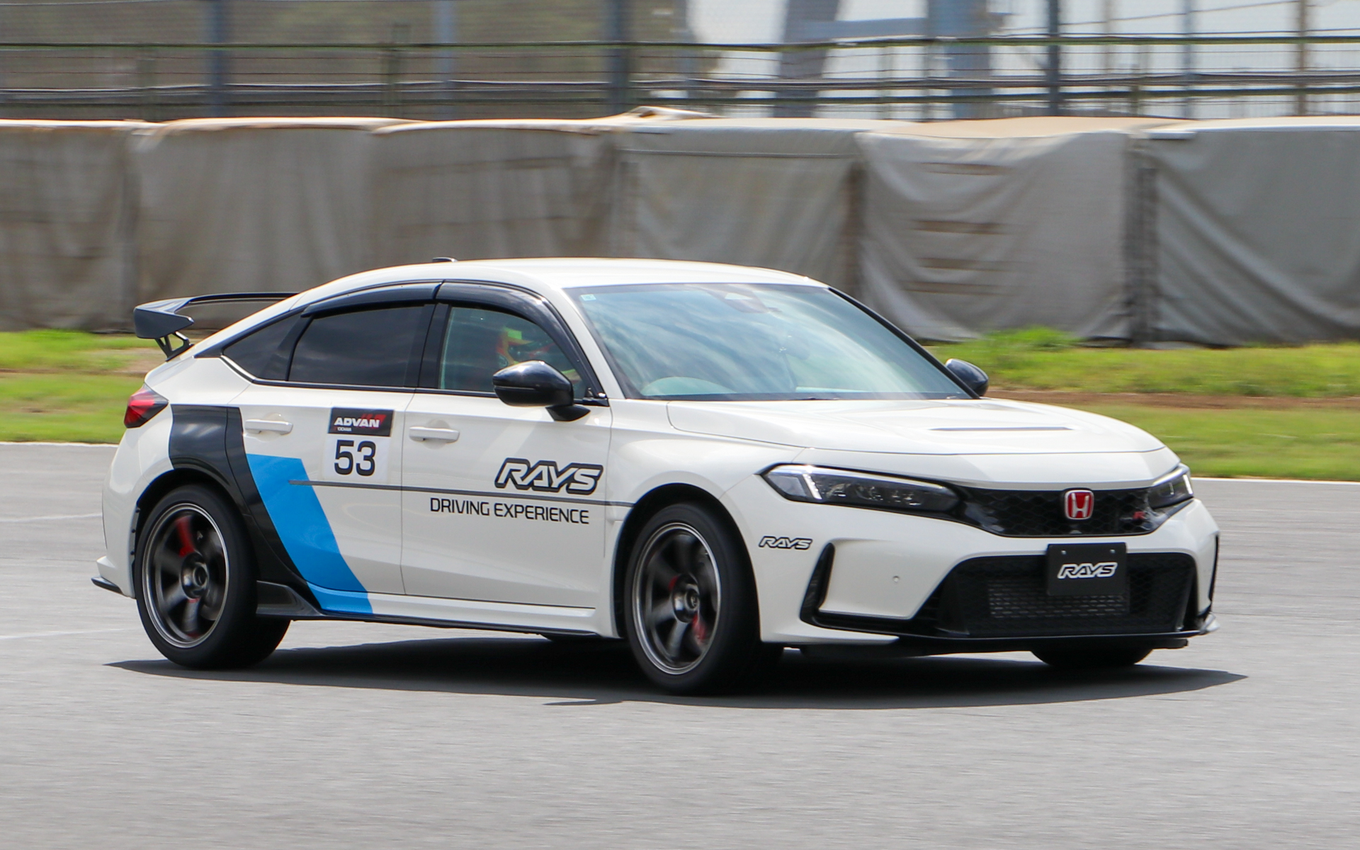 シビックTYPE R×ボルクレーシング「TE37 SAGA S-plus」、ドライバーは山野選手