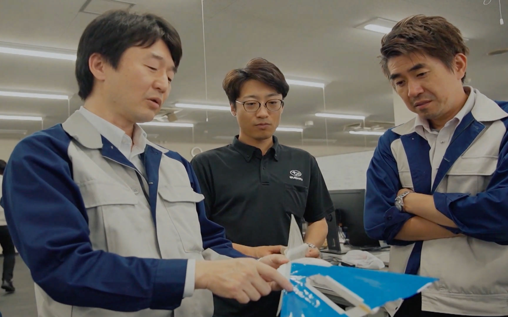 四輪駆動や特徴あるエンジンで知られる自動車企業「Sバル」の挑戦風景