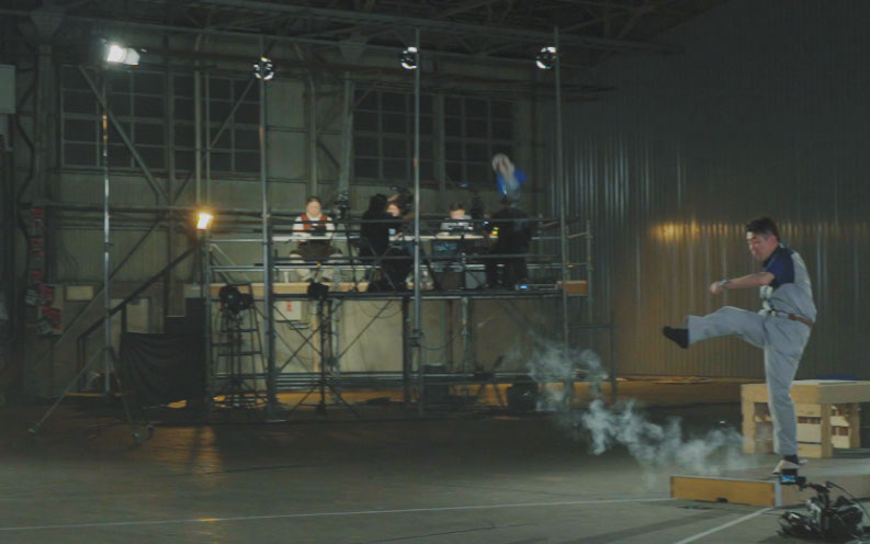 四輪駆動や特徴あるエンジンで知られる自動車企業「Sバル」の挑戦風景