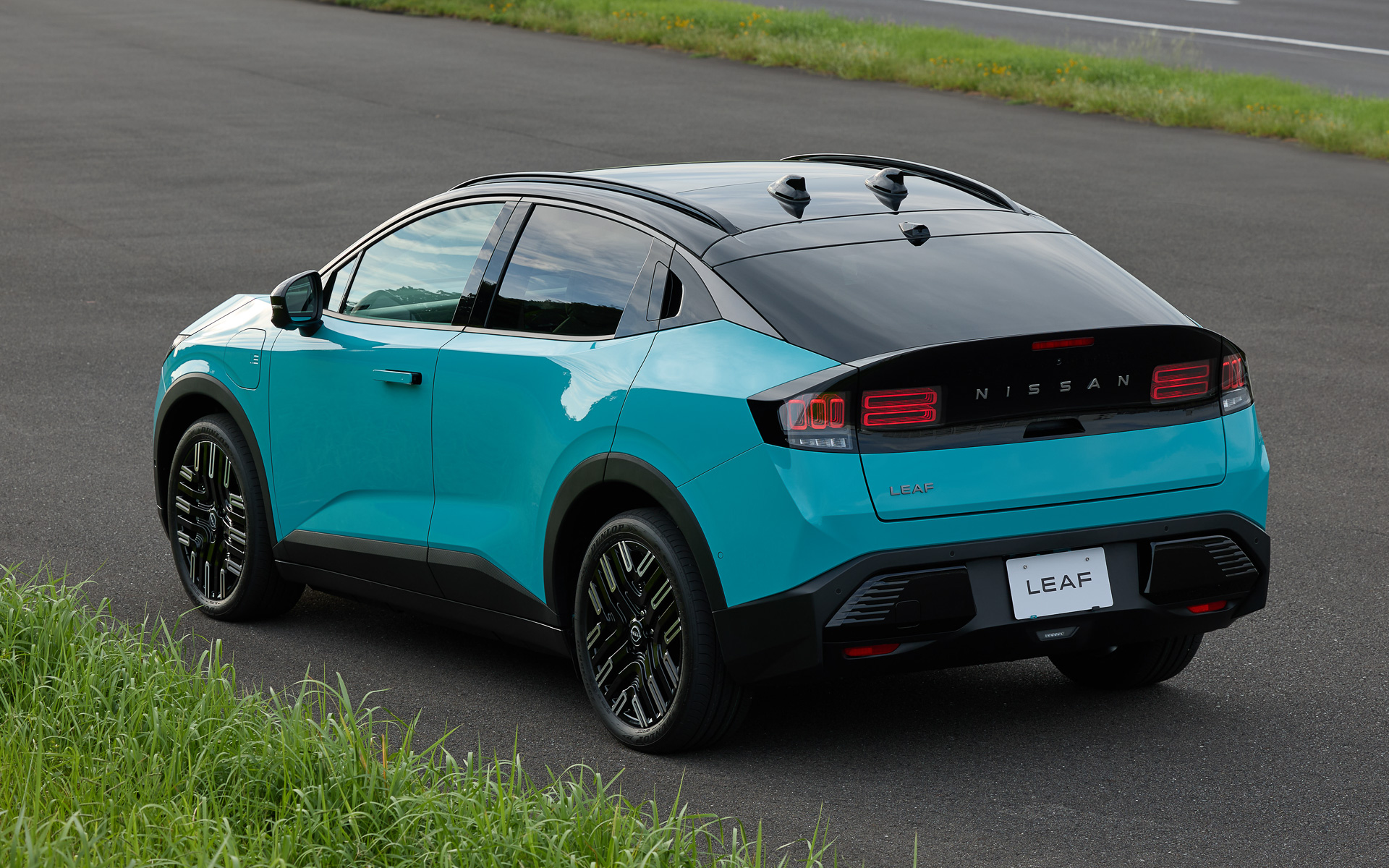 B7 GグレードのLEDリアコンビネーションランプは3Dホログラム技術を世界初採用