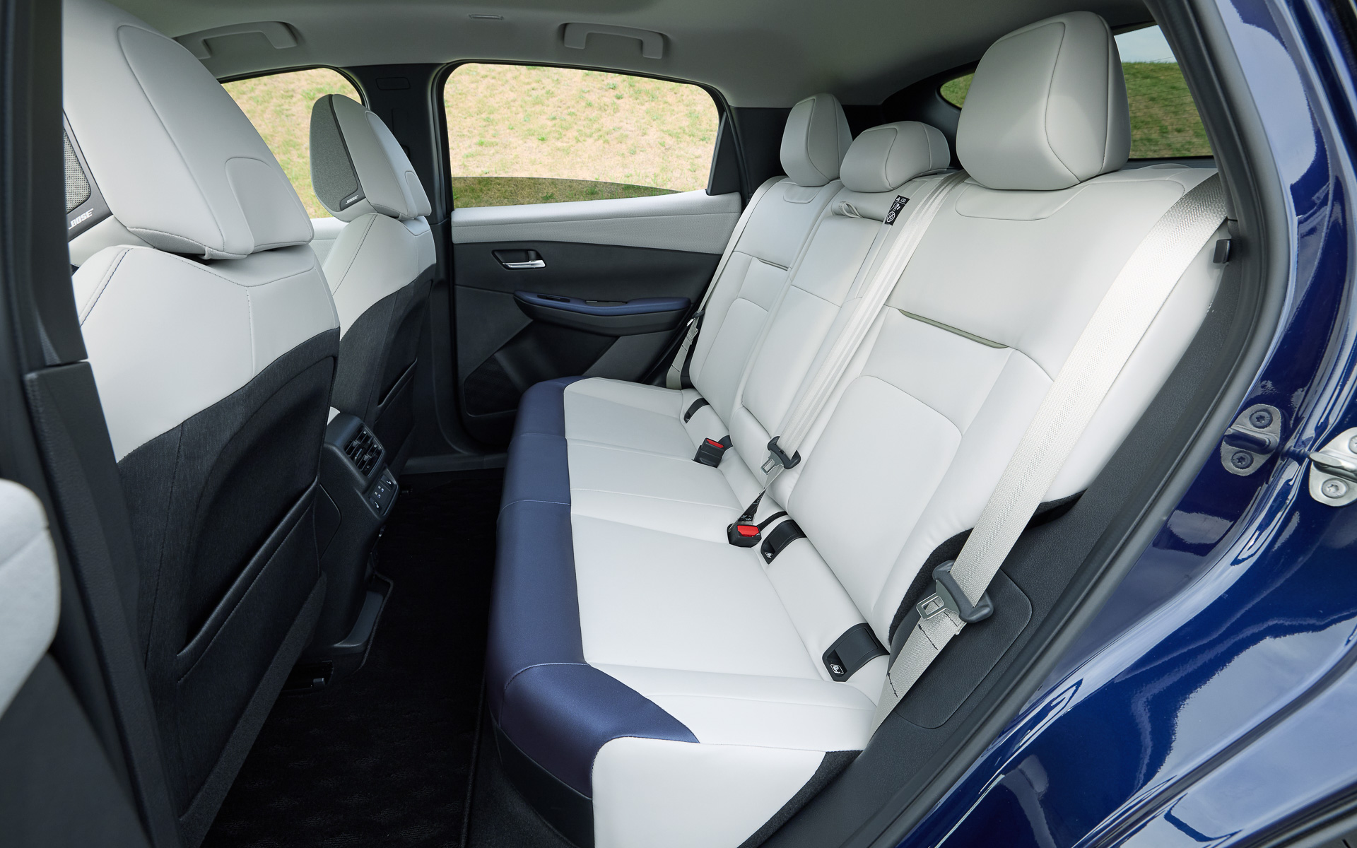 シート表皮はB7 Gグレードが「テーラーフィット」（写真）、B7 Xグレードが「ファブリック」となる