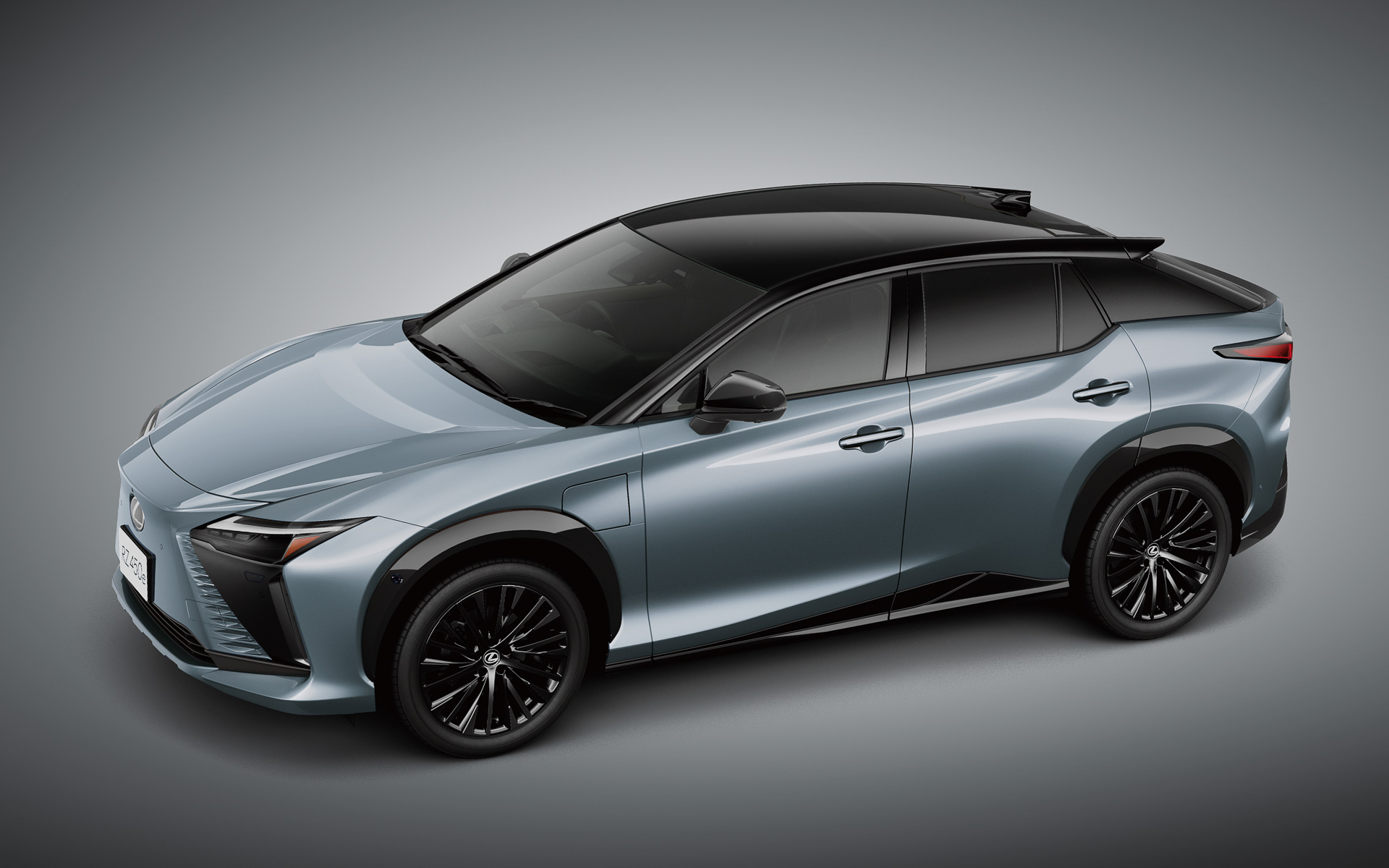 エクステリアデザインではBEVならではのシームレスな加速とトルクフルな躍動感を表現