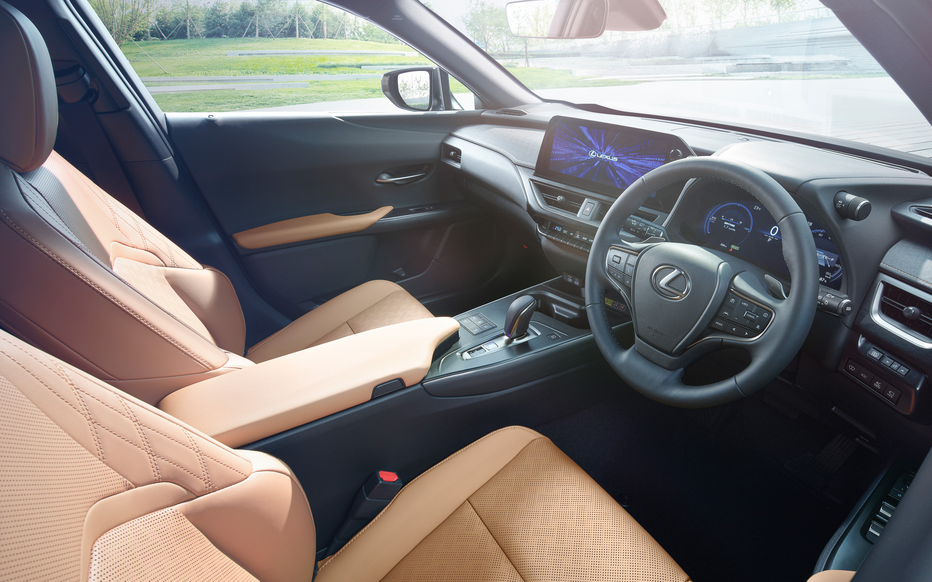 インテリアカラーは写真の「ヘーゼル」のほか、「ブラック」「ソリスホワイト」「ホワイトアッシュ」の計4種類