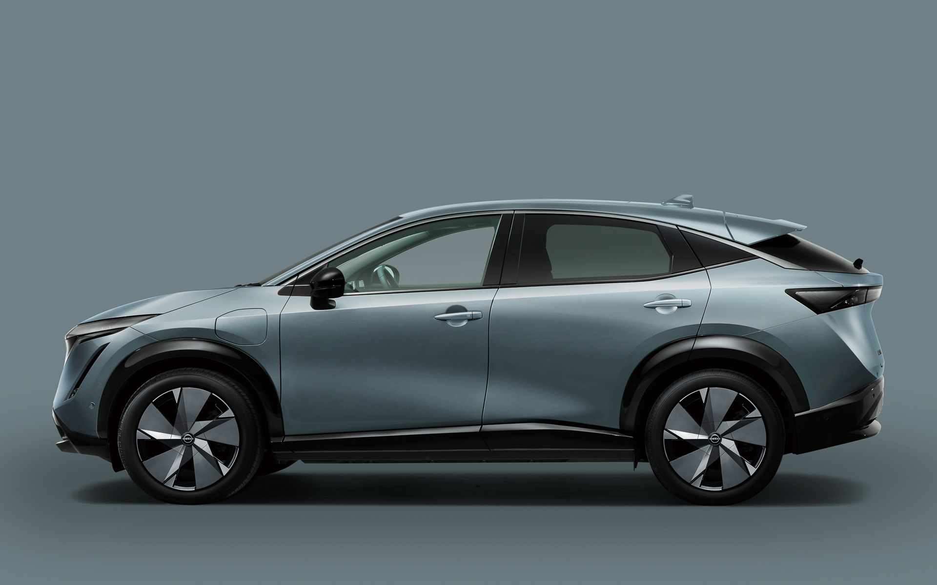 ボディカラーはモノトーン5種類、2トーン2種類の計7パターンを用意