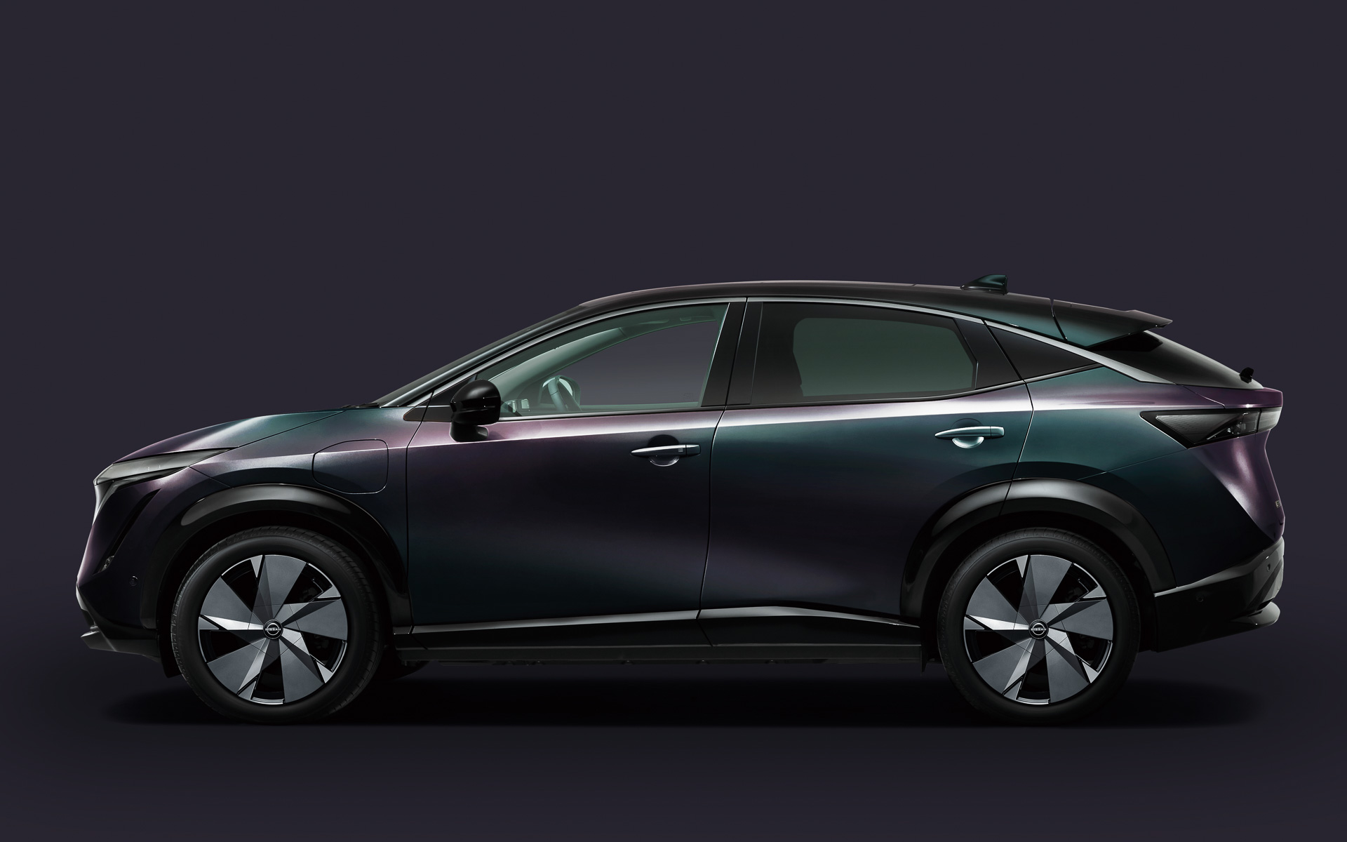 ボディカラーはモノトーン5種類、2トーン2種類の計7パターンを用意