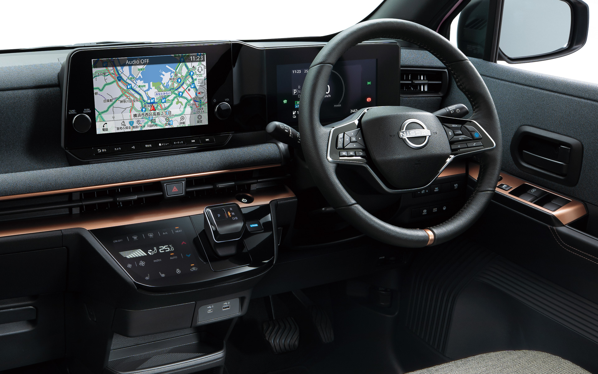 合理的でクリーンな水平基調のインテリア。インテリアカラーは上質感を高めるブラックを基本として、Xグレードには明るく開放感のあるベージュも設定