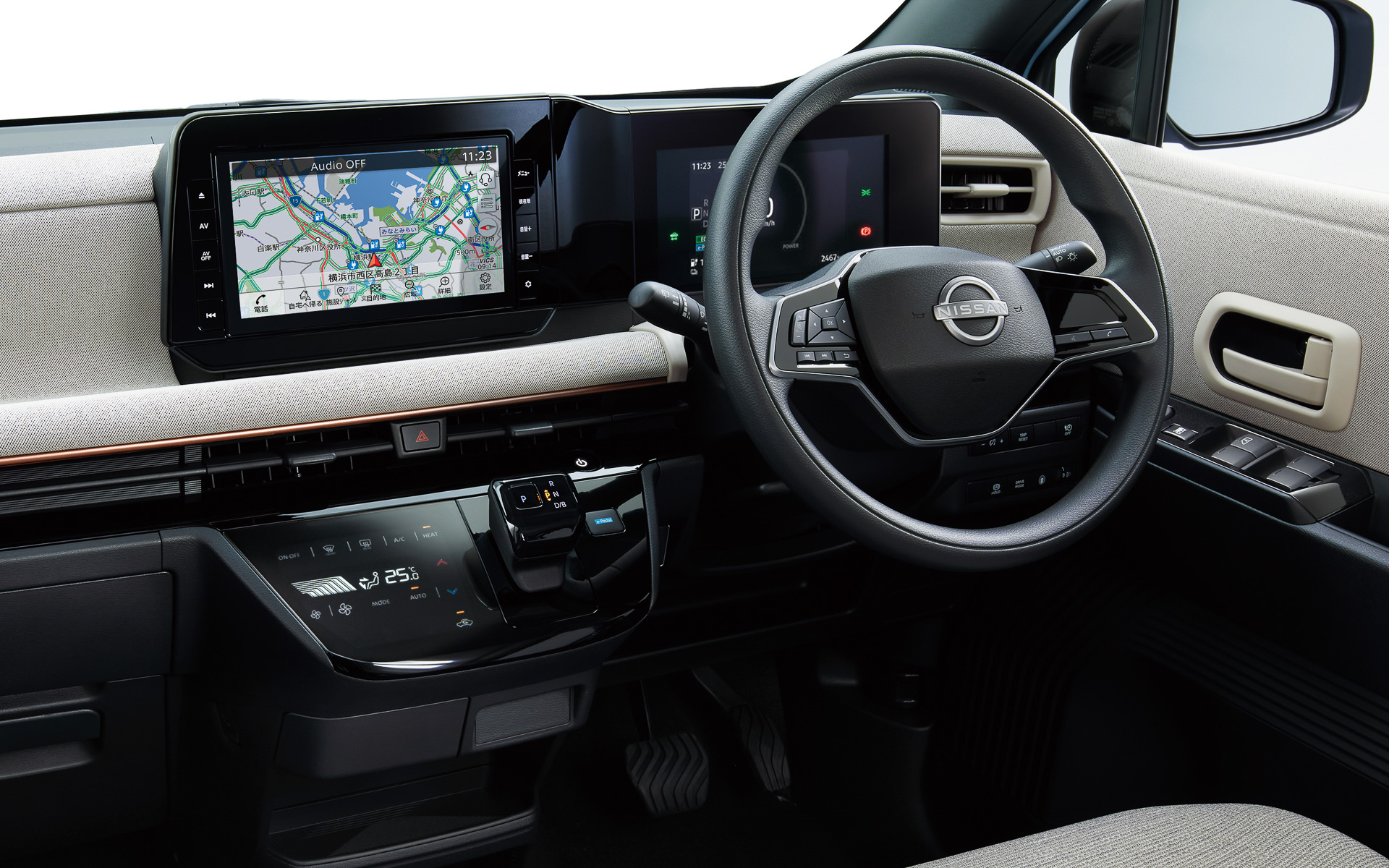 合理的でクリーンな水平基調のインテリア。インテリアカラーは上質感を高めるブラックを基本として、Xグレードには明るく開放感のあるベージュも設定