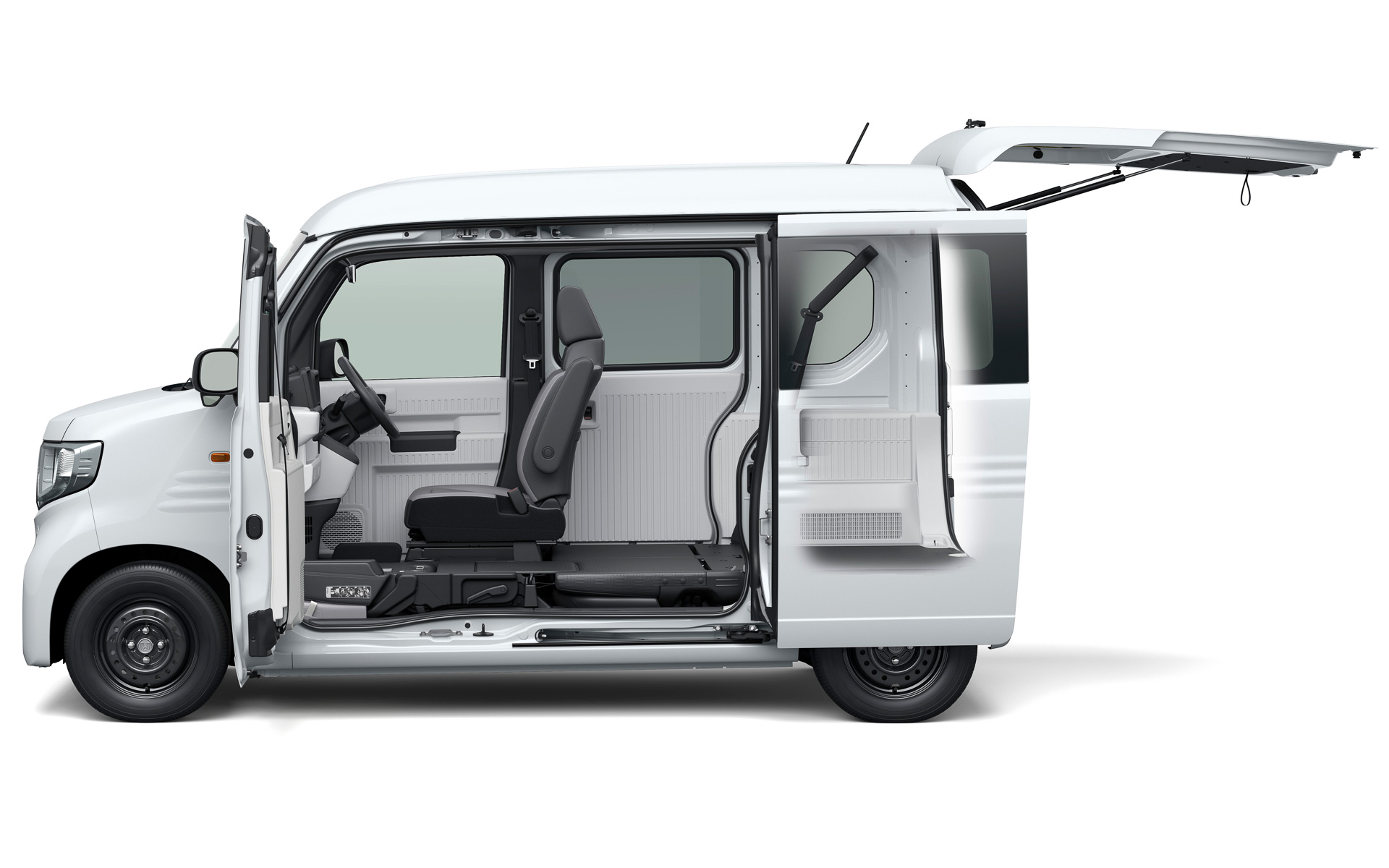 29.6kWhの大容量バッテリを低床化したフロア下に搭載してN-VANのパッケージ価値を継承