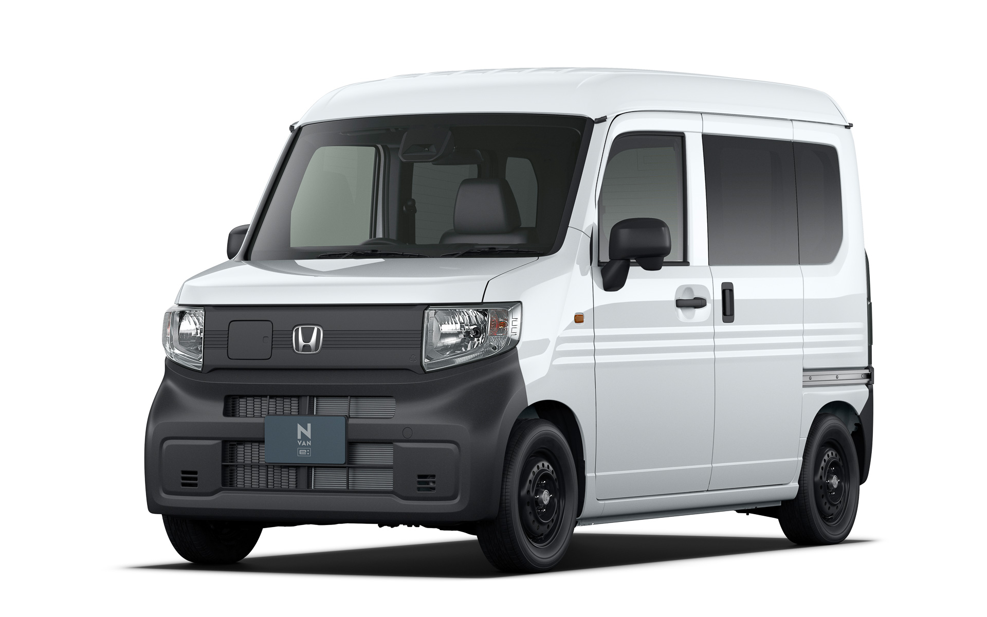 e：Gは前後バンパーが無塗装となる