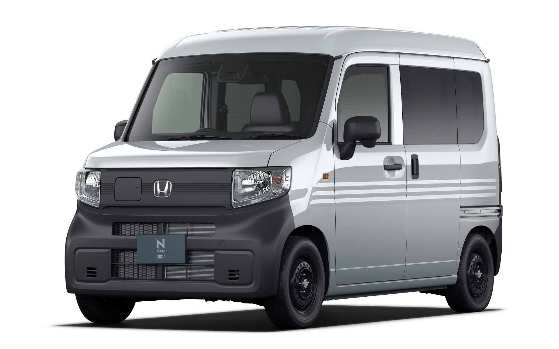 フロントグリルと前後バンパーにバンパーリサイクル材を使用