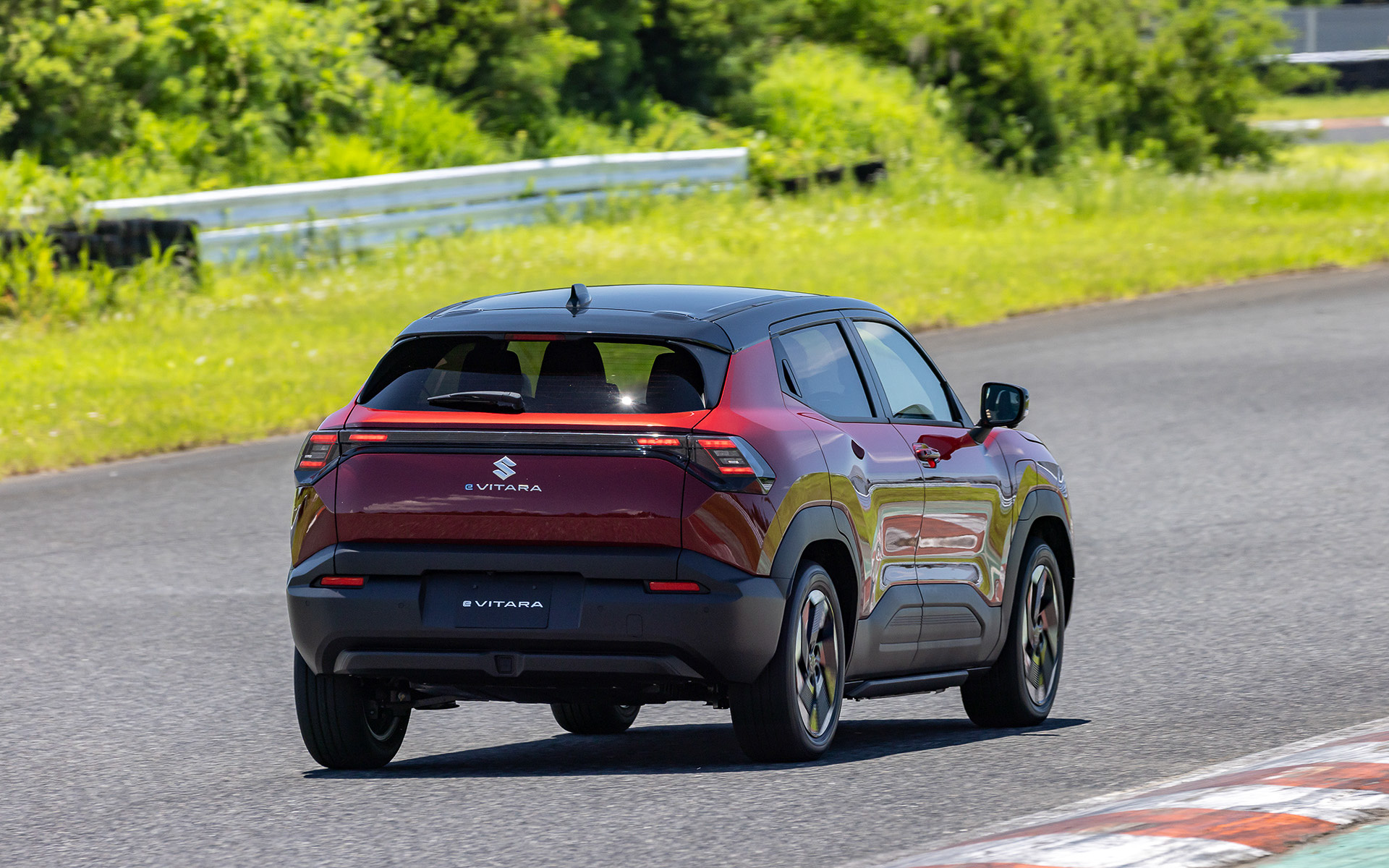 EVパワートレーンでキビキビとした発進加速、シャープな追い越し加速などを実現（写真はプロトタイプ車両）