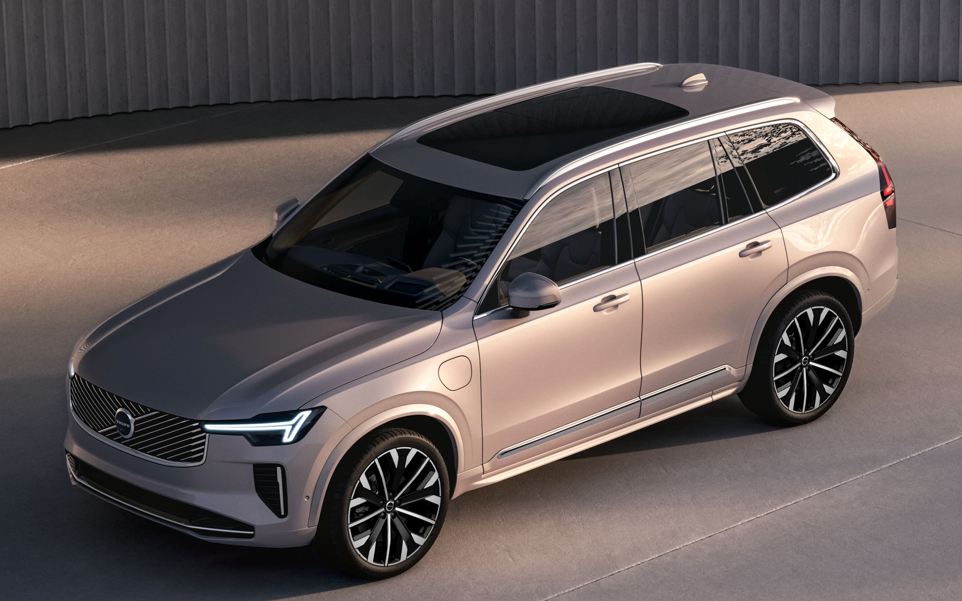 ボルボは100台の特別限定車「XC90 ウルトラ T8 AWD プラグインハイブリッド ブライトエディション」を発売した
