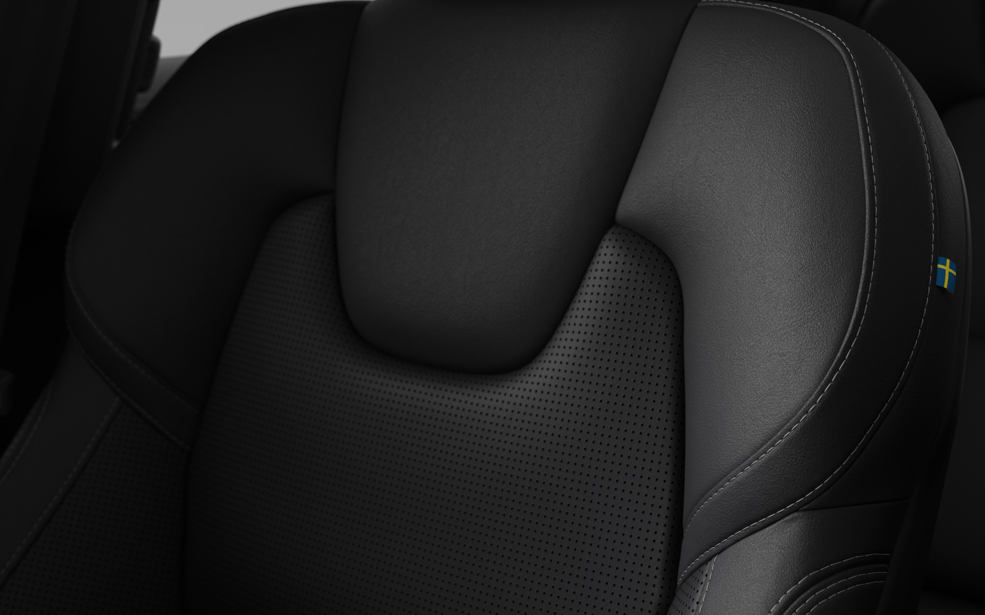 チャコールカラーのファインナッパレザーシートは、リラクゼーション機能とベンチレーション機能を装備