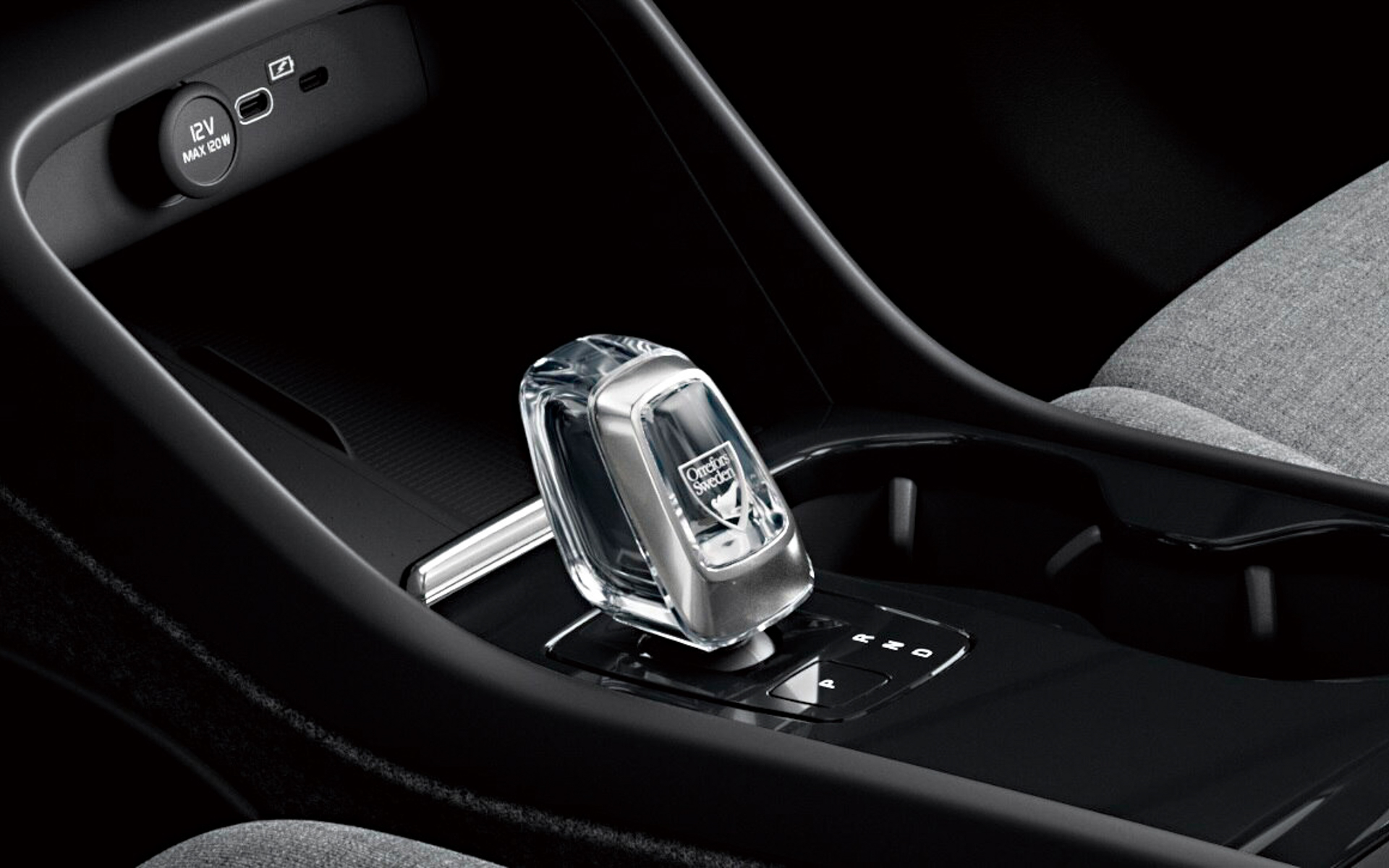 オレフォス製クリスタル・シフトノブを特別装備