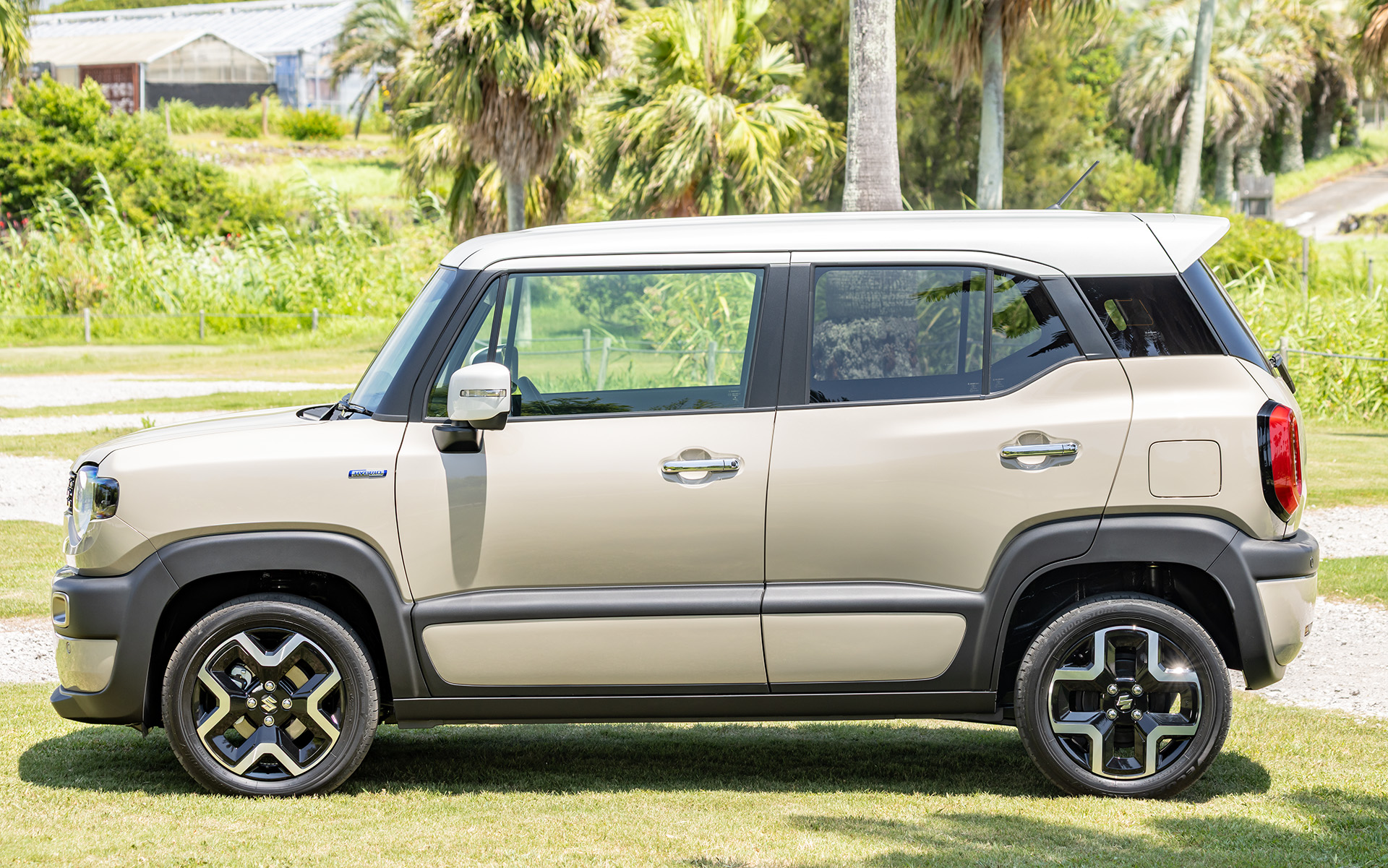 ボディサイズは3760×1670×1705mm（全長×全幅×全高）、ホイールベースは2435mm