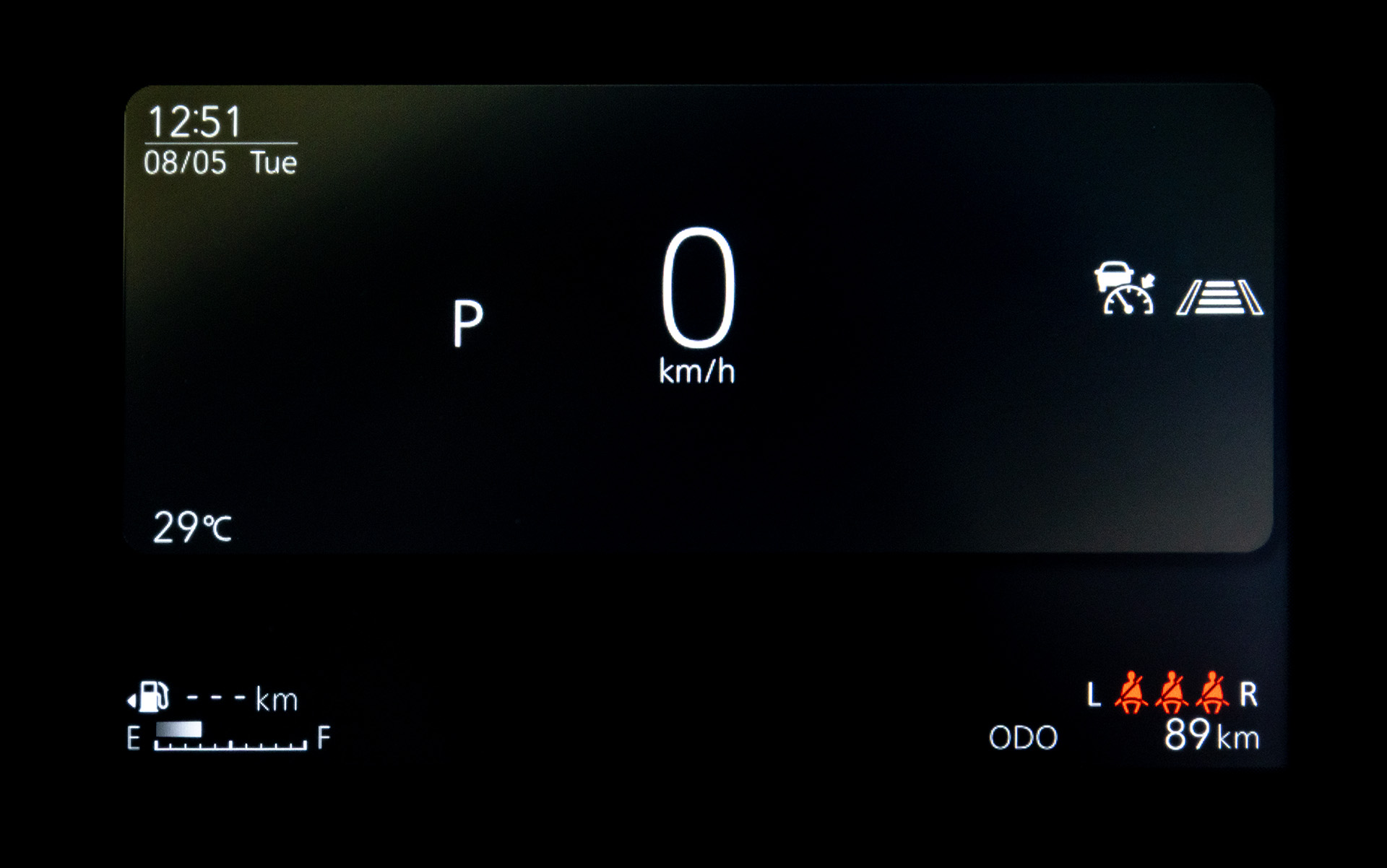 メーターには7インチの液晶パネルを採用。HYBRID MZ アップグレードパッケージ装着車はヘッドアップディスプレイも備わる