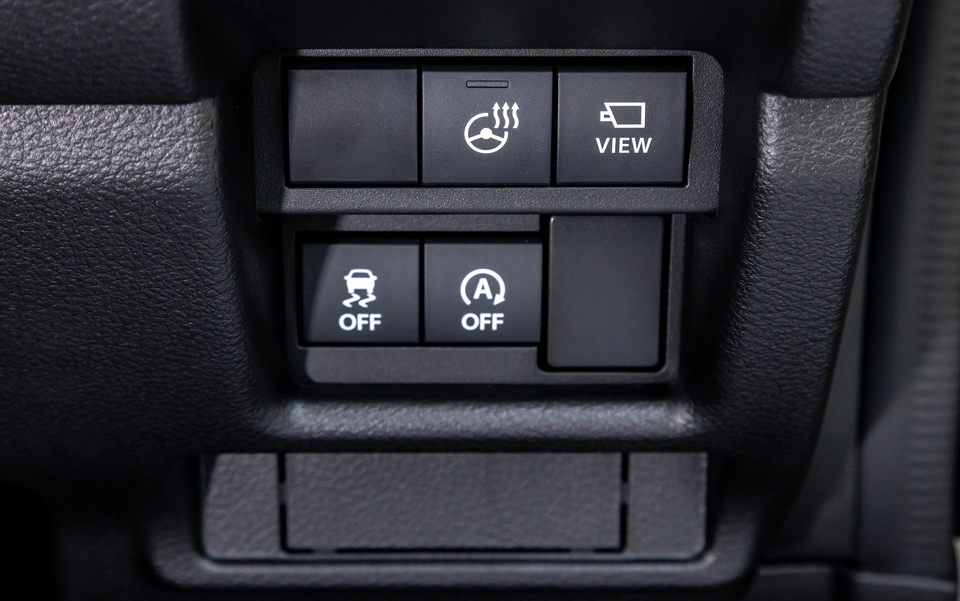 ステアリングコラム右側のスイッチ。HYBRID MZはステアリングヒーターを標準装備