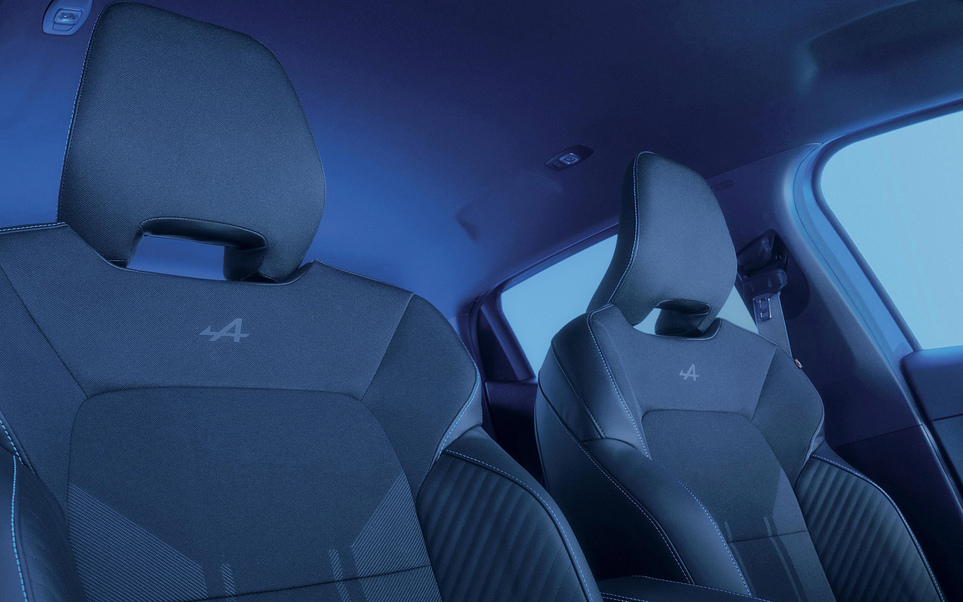 ルーテシア エスプリ アルピーヌ フルハイブリッド E-TECHのインテリア