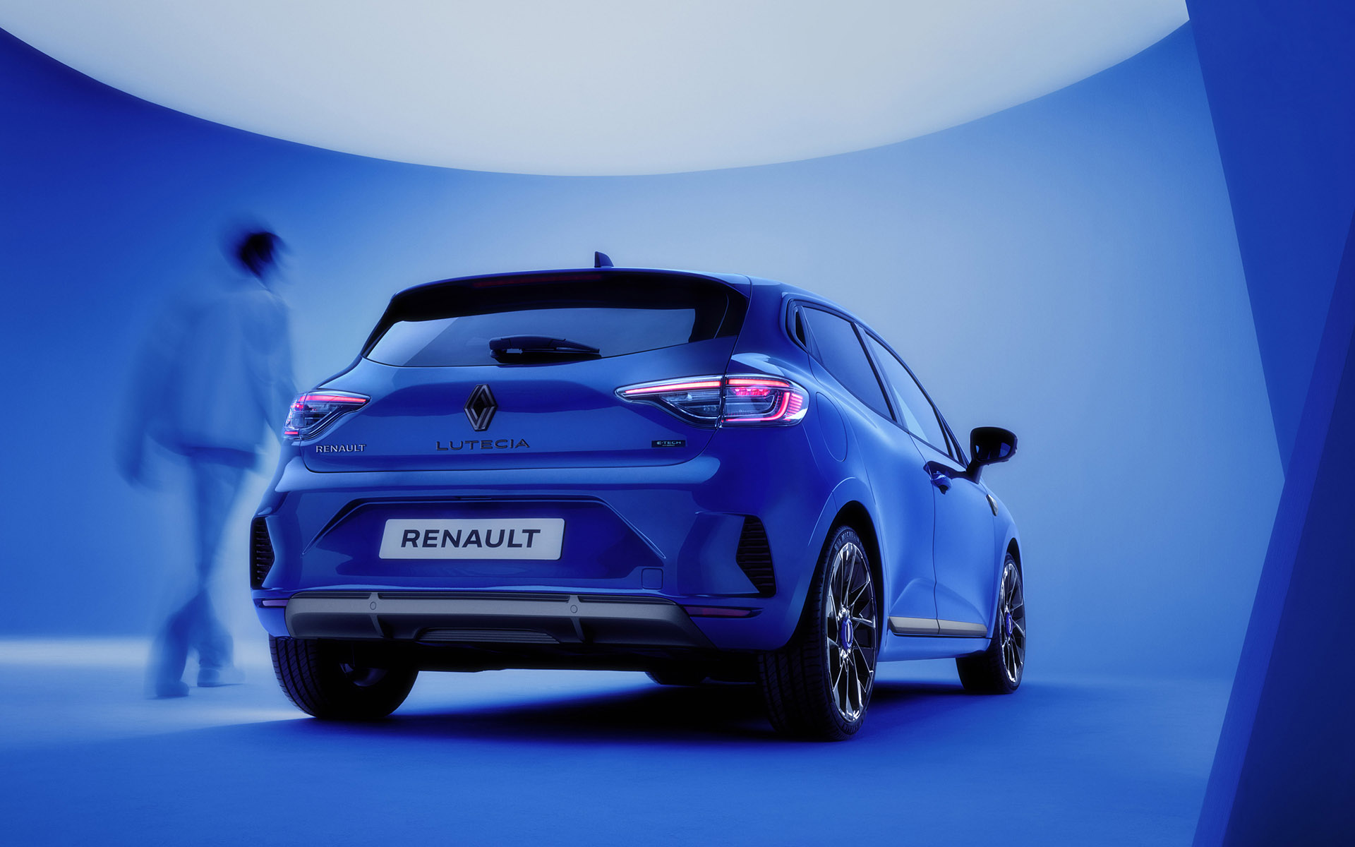 ルーテシア エスプリ アルピーヌ フルハイブリッド E-TECHのボディサイズは4075×1725×1470mm（全長×全幅×全高）、ホイールベースは2585mm