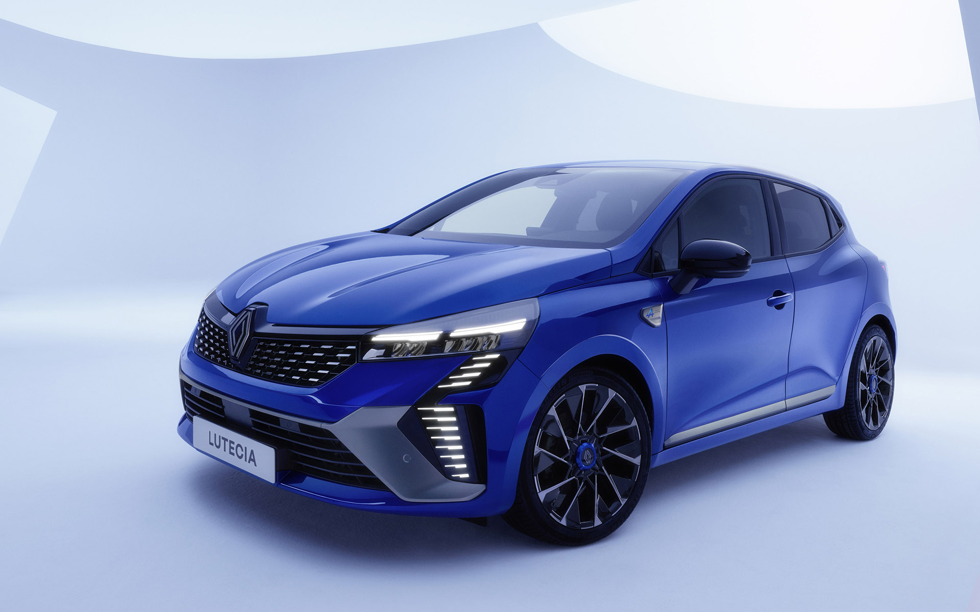 「ルーテシア エスプリ アルピーヌ フルハイブリッド E-TECH」を10月9日に発売