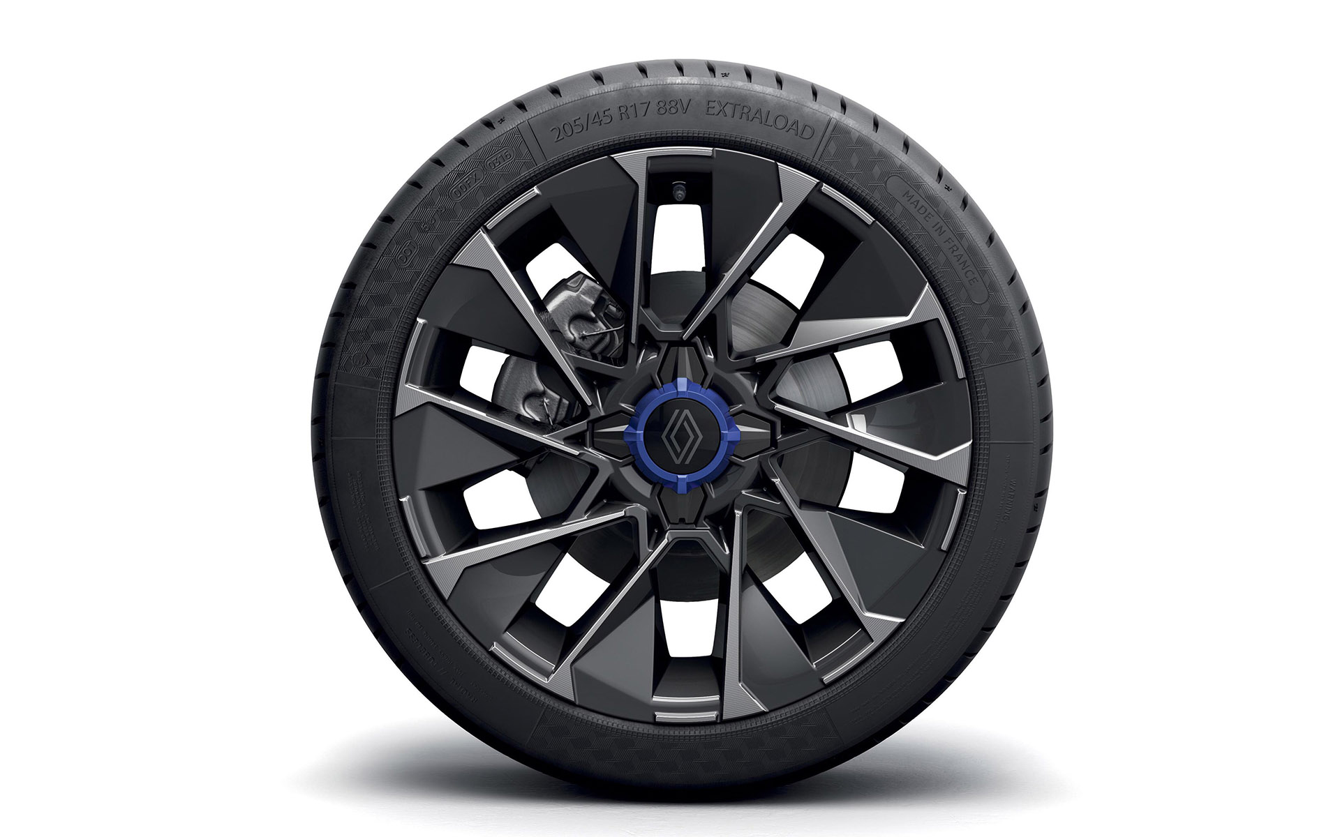 スポーティでエレガントなデザインの専用17インチアロイホイール（タイヤサイズは205/45R17）