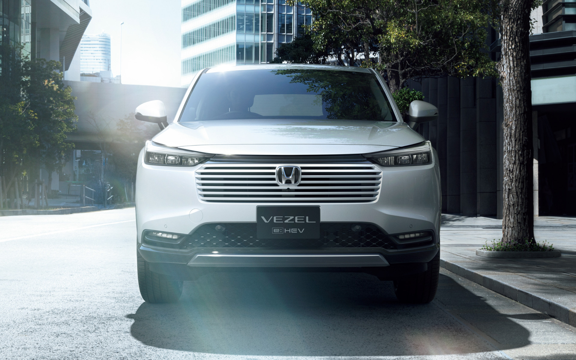 e:HEV Z（FF プラチナホワイト・パール）メーカーオプション装着車