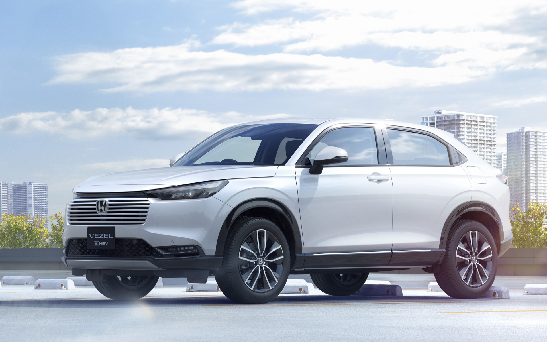 e:HEV Z（FF プラチナホワイト・パール）メーカーオプション装着車