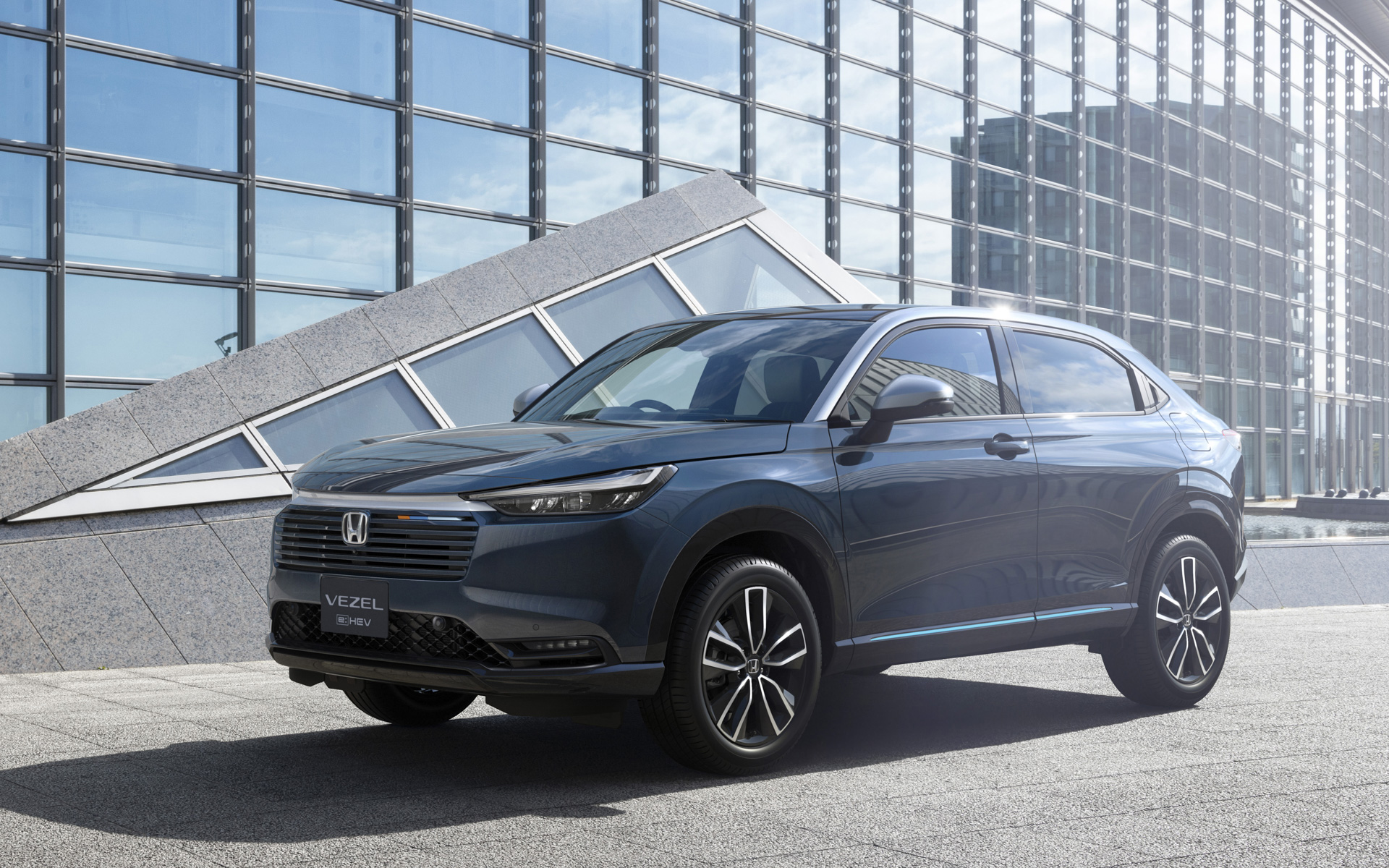 e:HEV Z・PLaY パッケージ（FF シーベッドブルー・パール&シルバー）メーカーオプション装着車