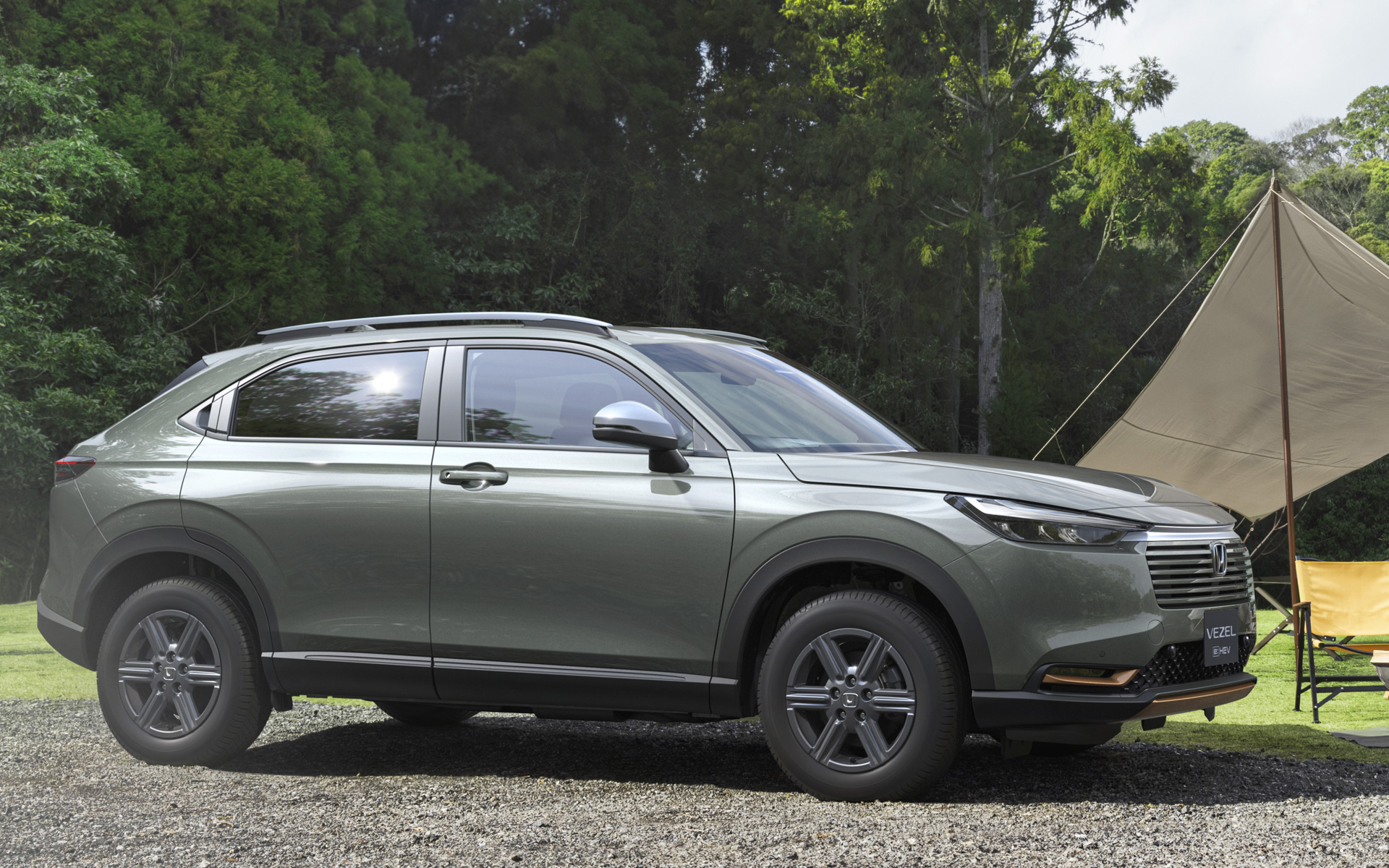 e:HEV X・HuNT パッケージ（FF ボタニカルグリーン・パール）メーカーオプション装着車