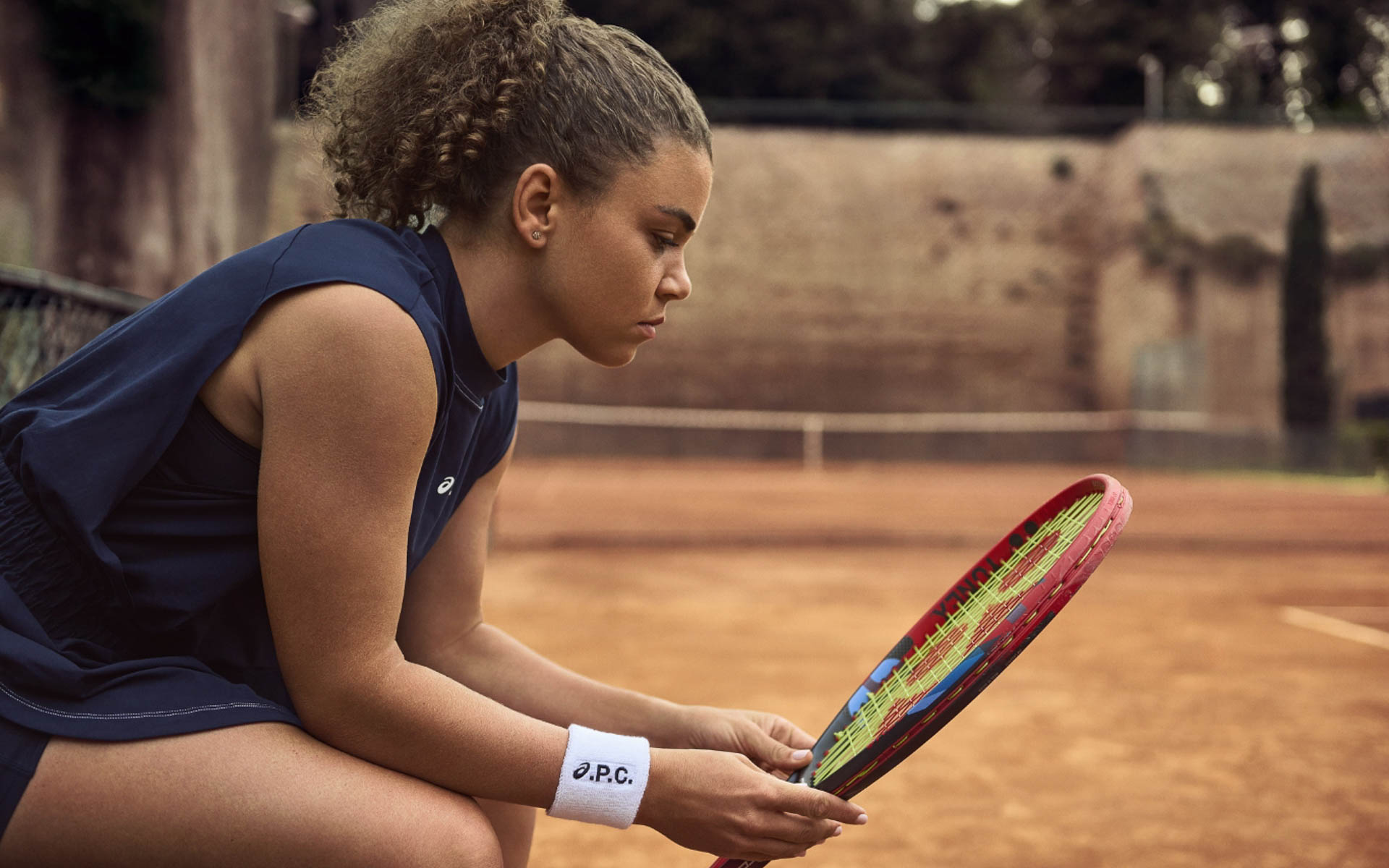 アルファ ロメオのブランドアンバサダーを務めるテニスのジャスミン・パオリーニ選手