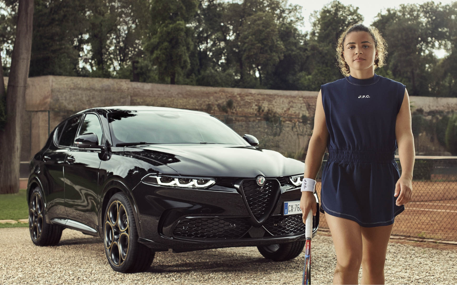 トナーレ ハイブリッド インテンサと、ジャスミン・パオリーニ選手