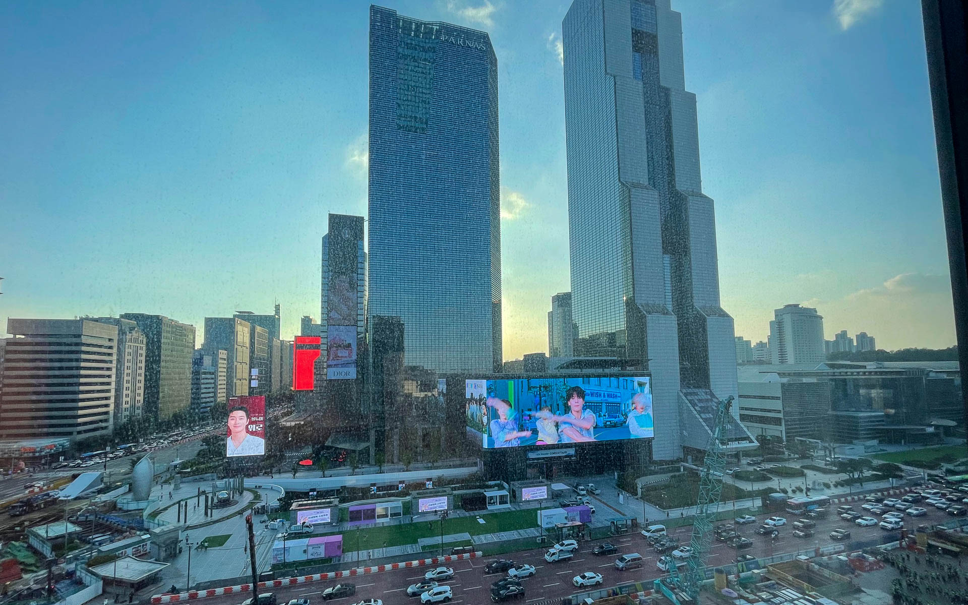 ソウルの銀座、江南のホテルから見た景色。どんどん開発が進んでいる