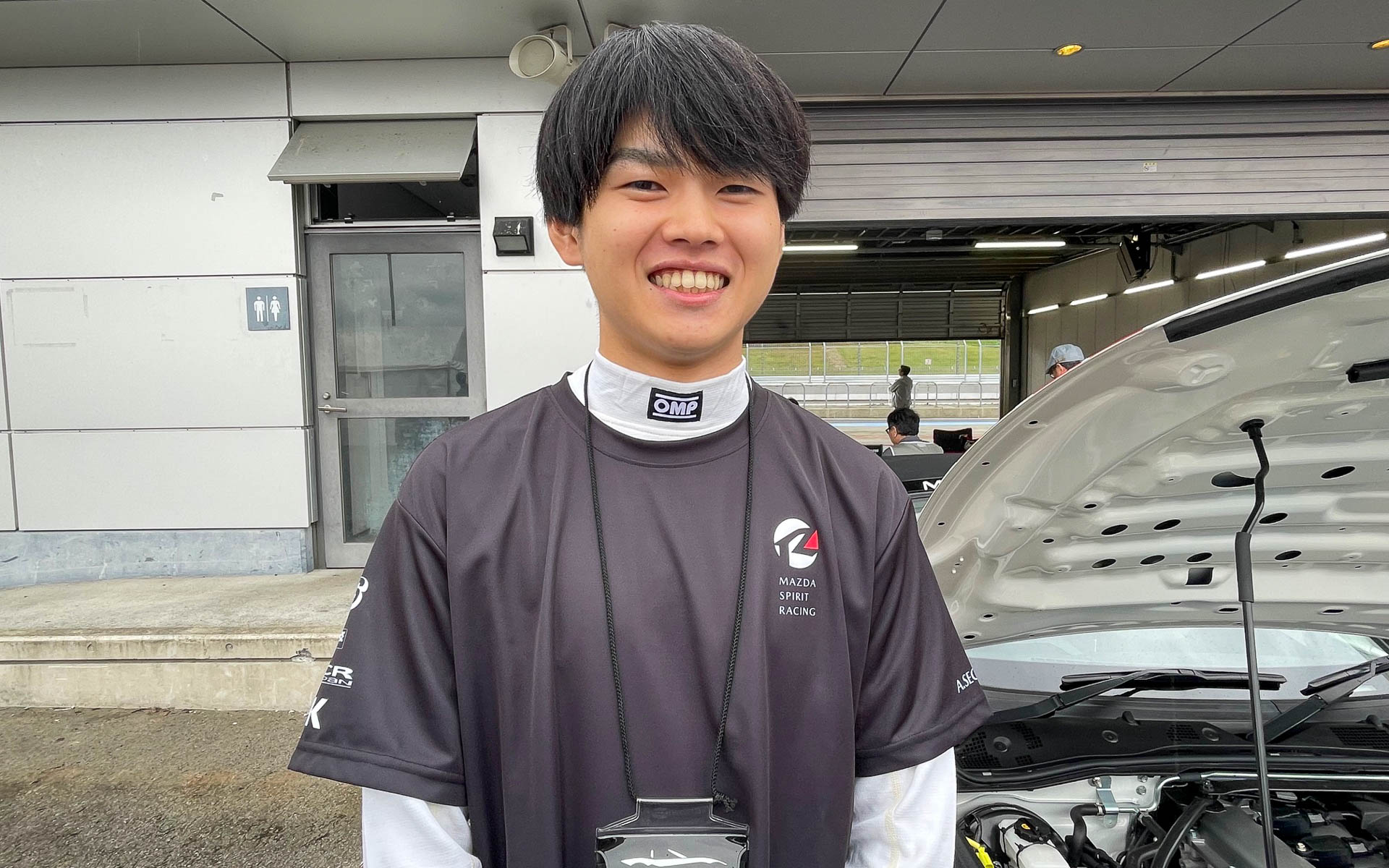 助っ人ドライバーの瀬川彰斗さん。実車経験は少ないが、近いうちに才能豊かな若者の名前を見ることになるだろう