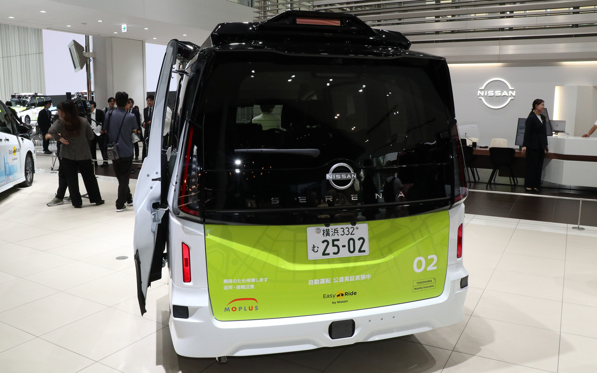 2～3月に実施された「ドライバーレス自動運転」実証実験で走行したセレナの設計をベースとしつつ、新たな車両を使って新規に生産された車両。今回の実証実験では最大20台が運用されるため、従来のようなワンオフに近いスタイルではなく、量産コストなどを考慮して使用するセンサー類などの選定が行なわれたのことで、現時点では13台がロールアウトしている