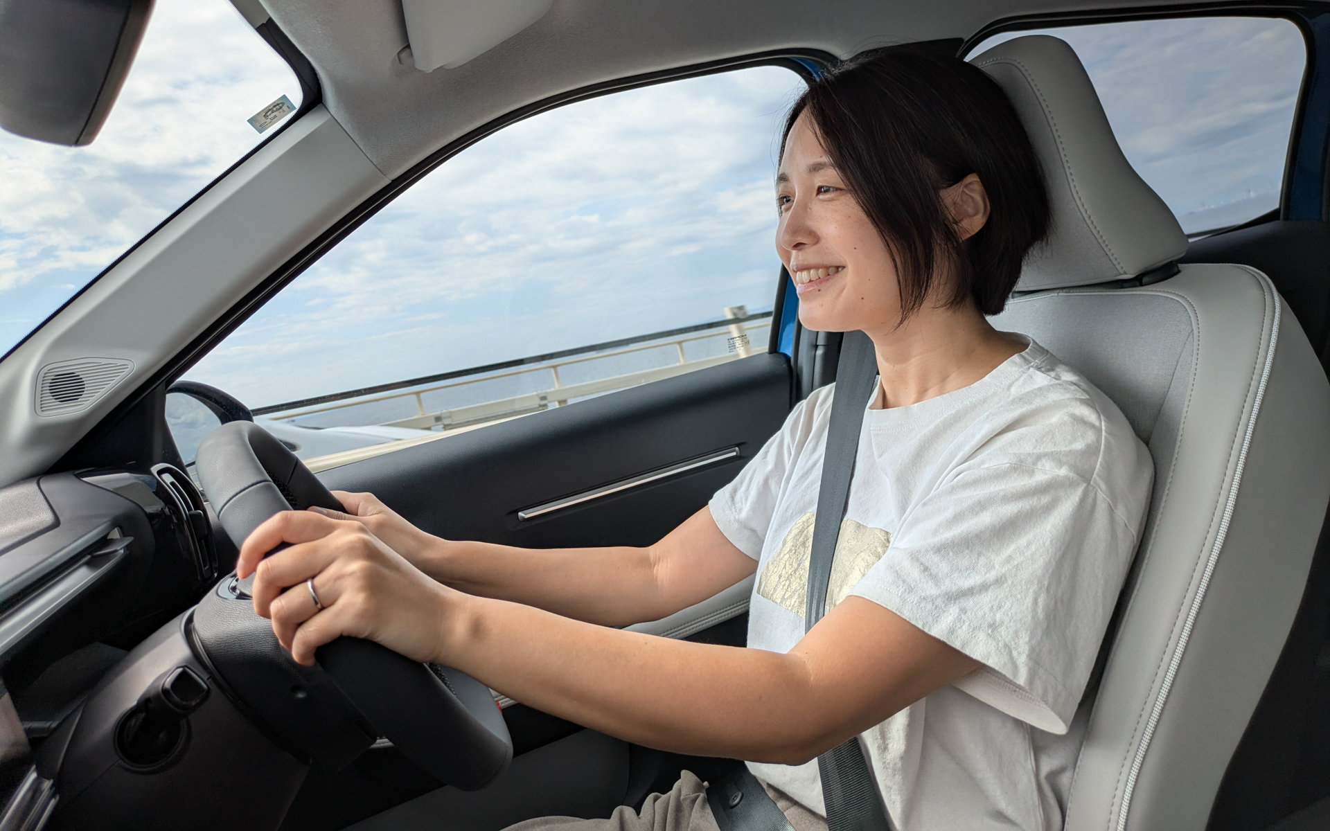 日本のコンパクトカーには感じられない乗り味だった