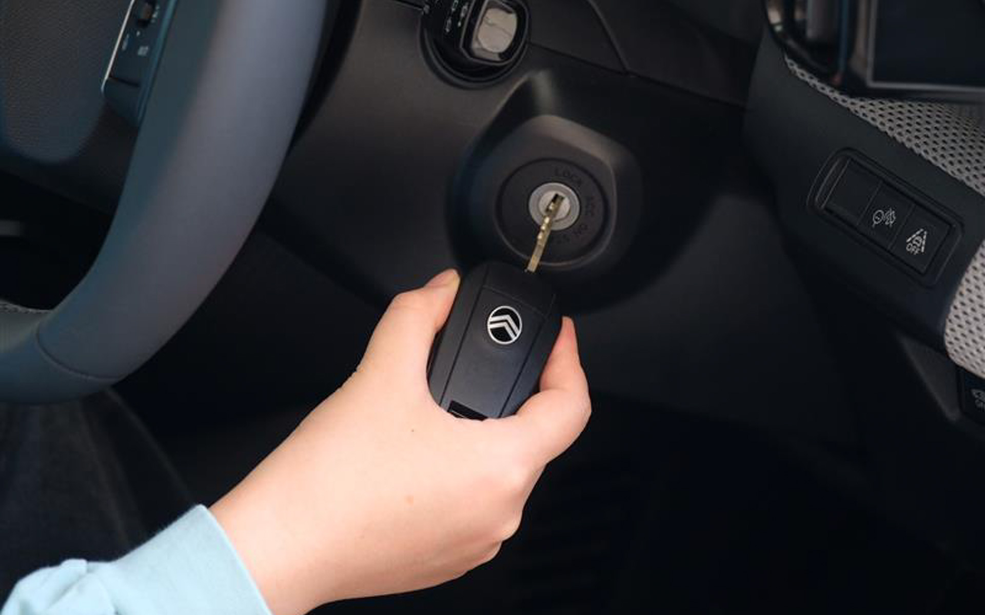 新型C3 ハイブリッドのインテリア