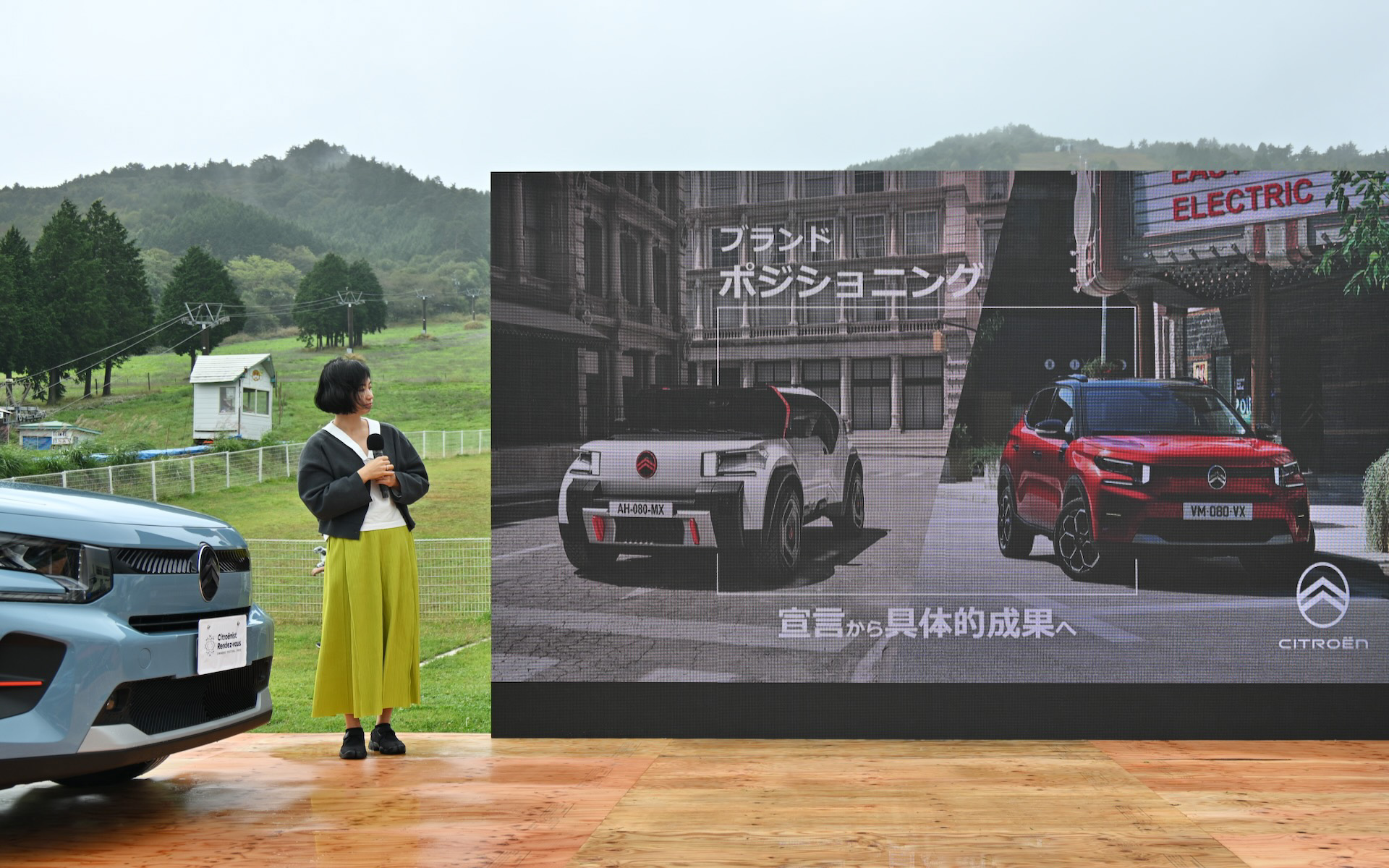 新型C3のデザインは、2022年に出た四角いコンセプトカーの「オリ」がルーツであると紹介する柳沢氏