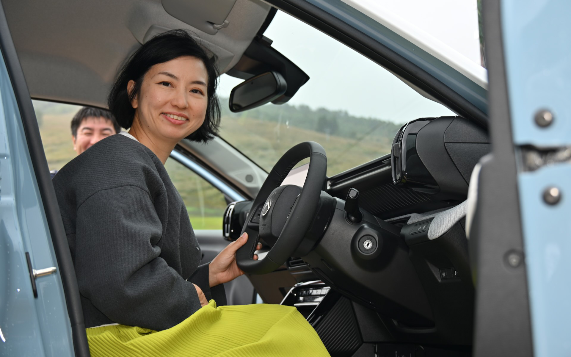 新型C3のエクステリアとインテリアを紹介する柳沢氏