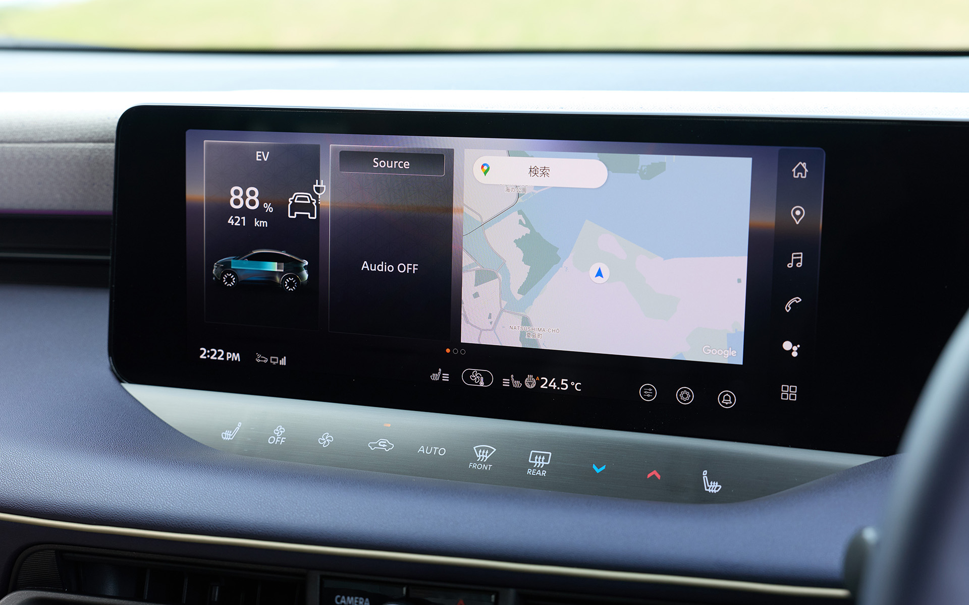 インテリアではフラットなフロアと開放感のある足下空間を実現するとともに、12.3インチの大型デュアルディスプレイを採用し、Google搭載のNissanConnectインフォテインメントシステムを搭載