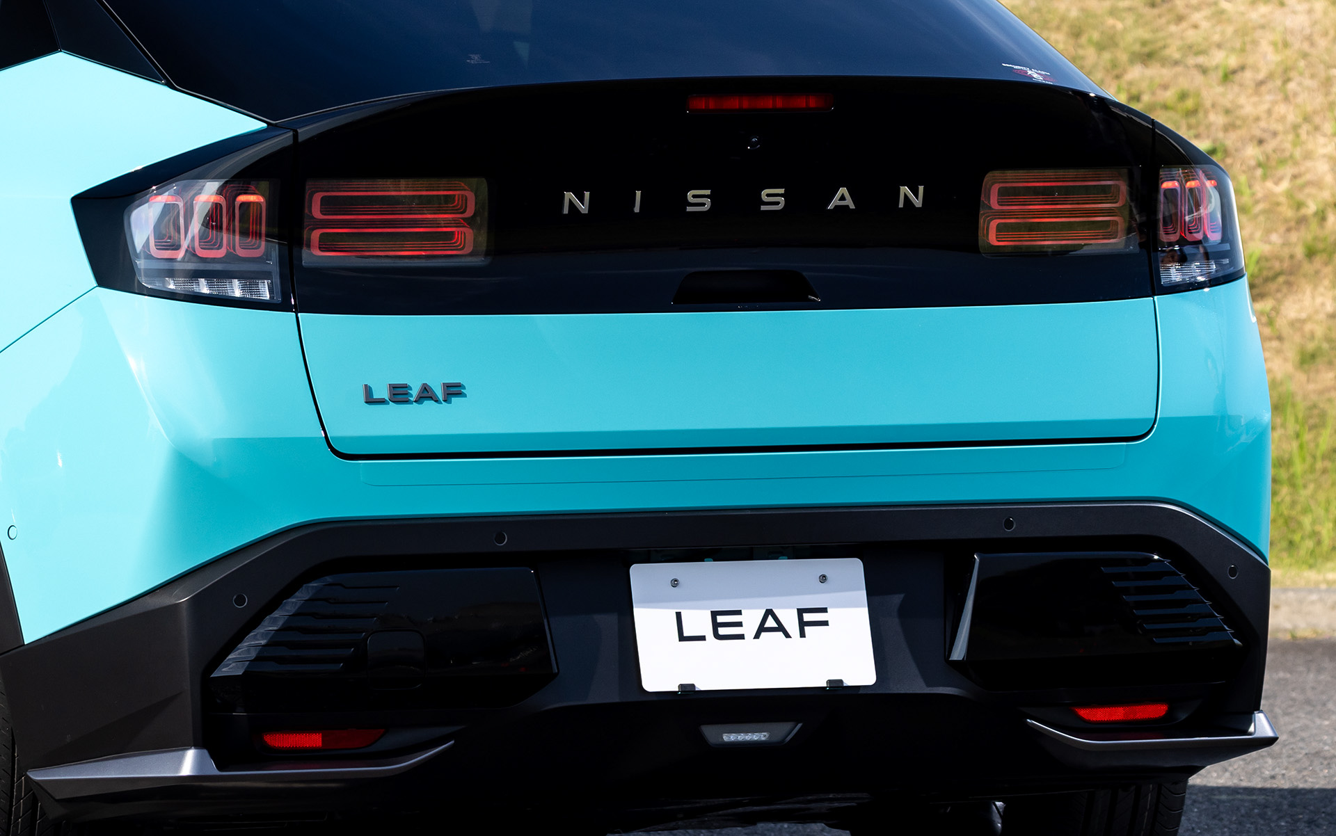 B7 Gのリアコンビランプは世界初となるLEDリアコンビネーションランプ（3Dホログラム）を採用