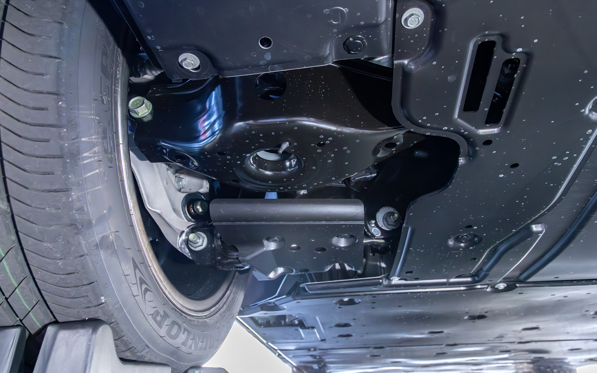 サスペンションにもカバーが付く